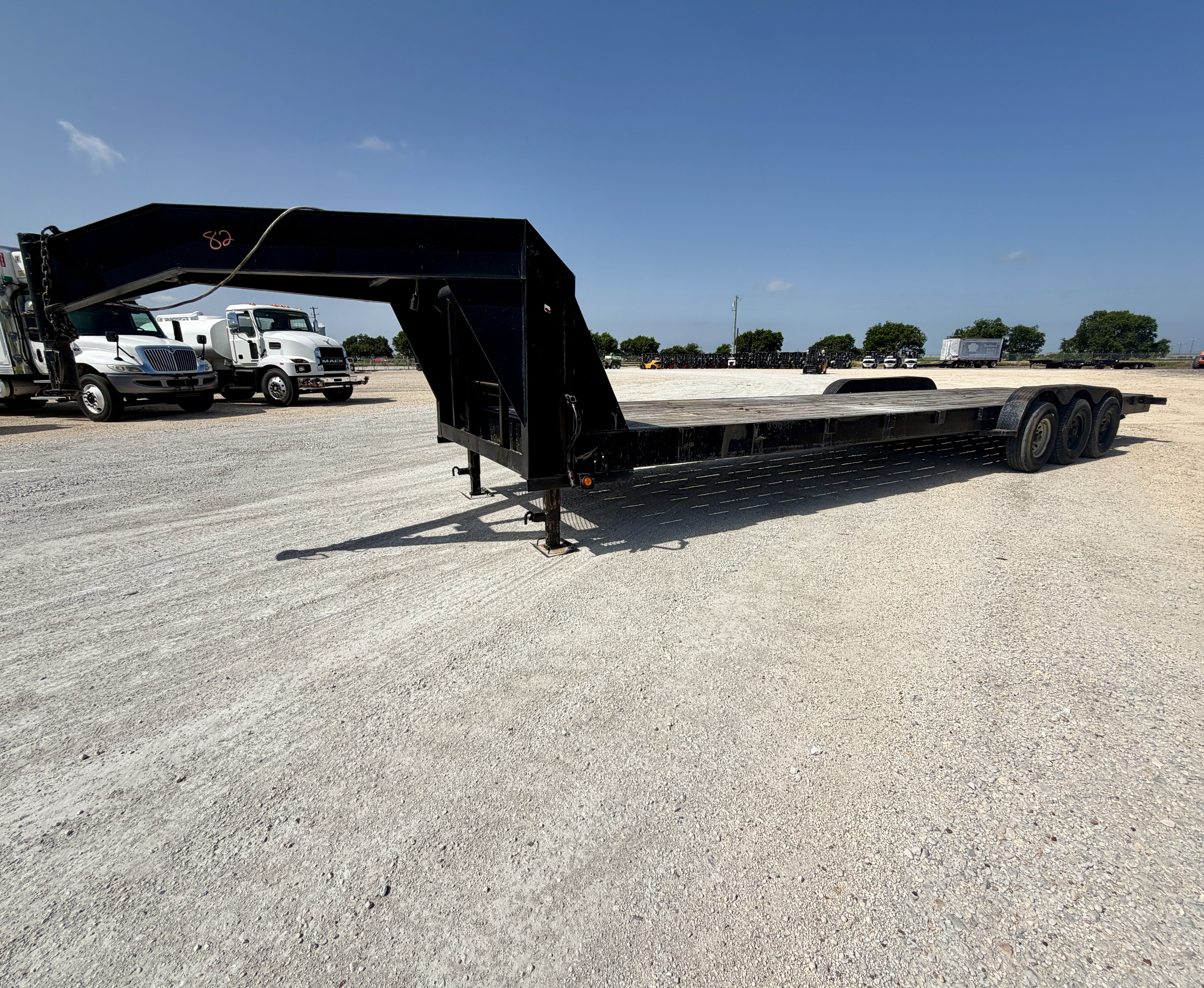 2005 C&M LOWBOY FLATBED TRAILER
