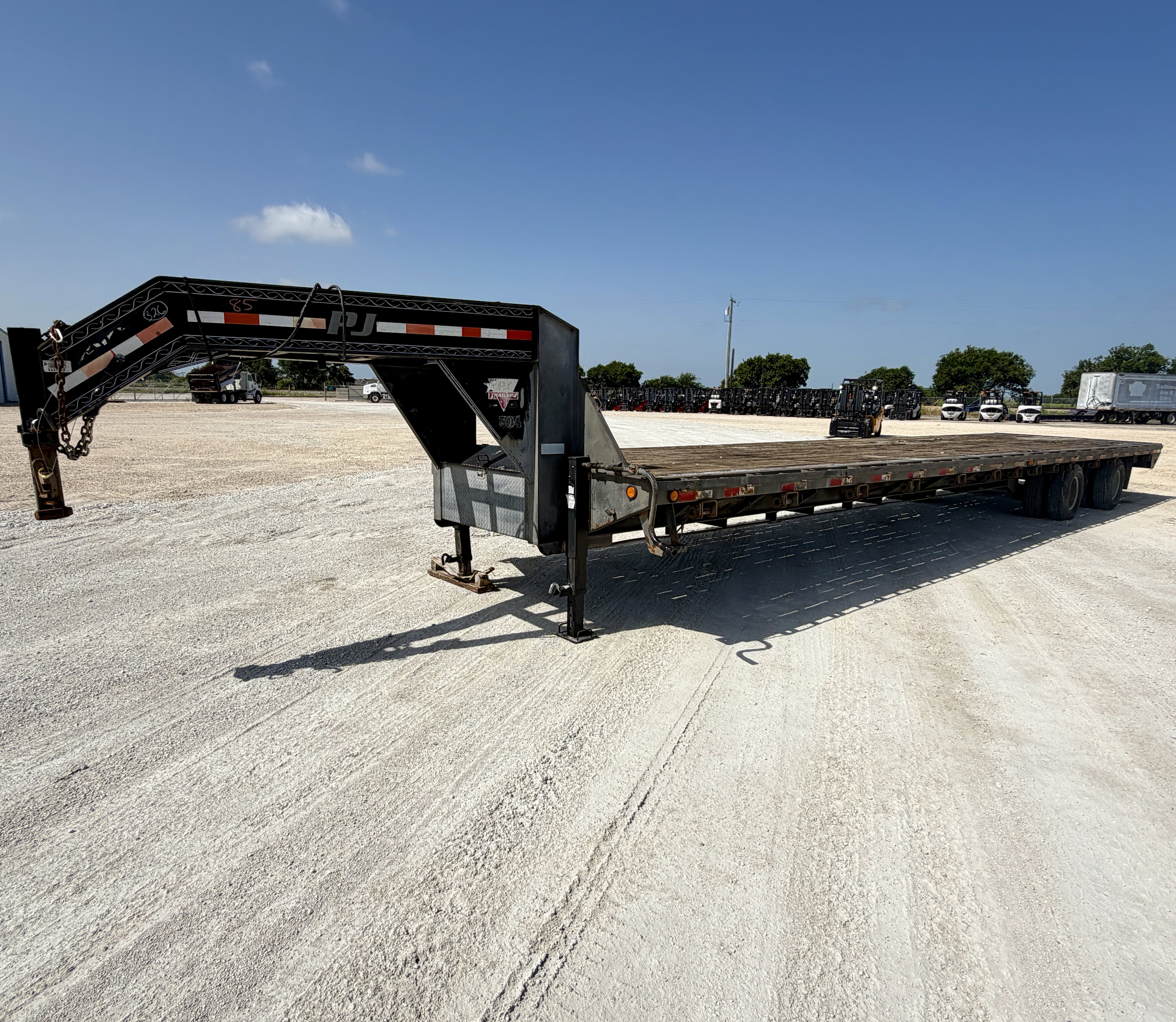 2009 P&J FLAT BED GOOSENECK