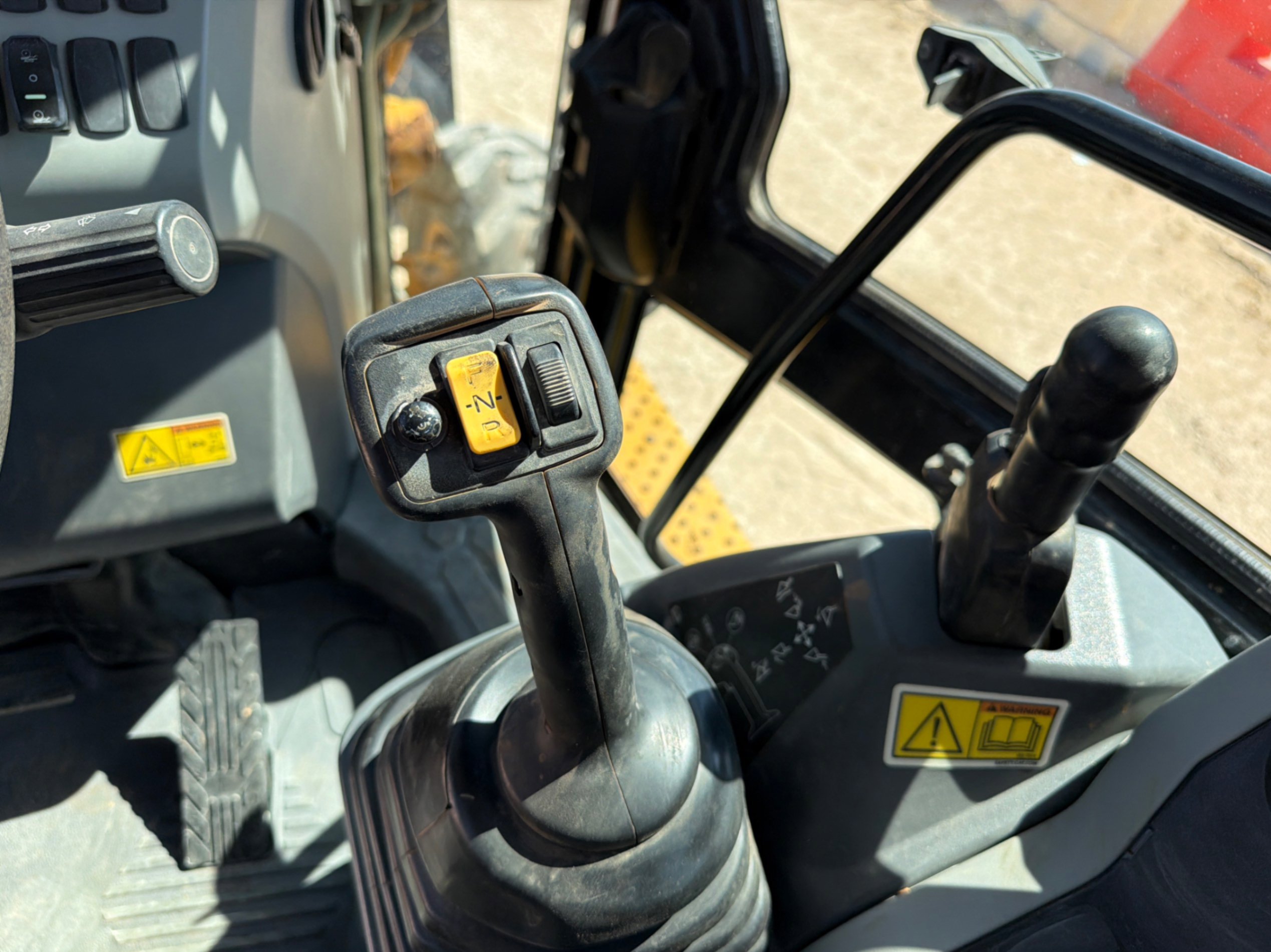 2021 Caterpillar 420F2