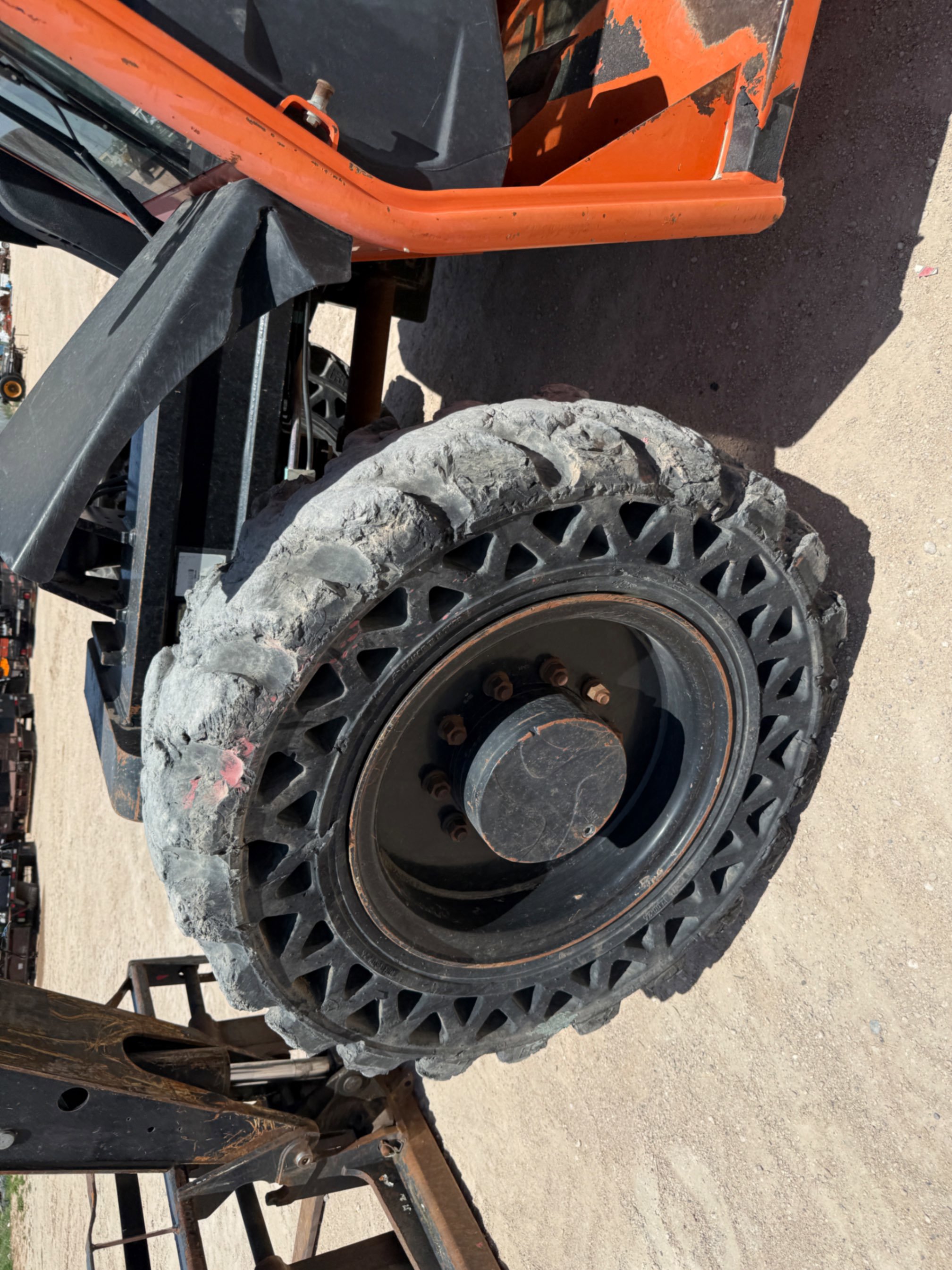 2014 JLG WA320