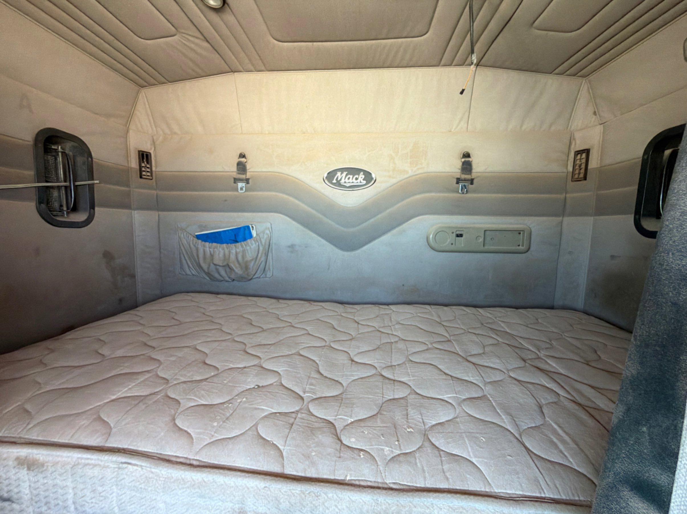 2001 Mack VISION