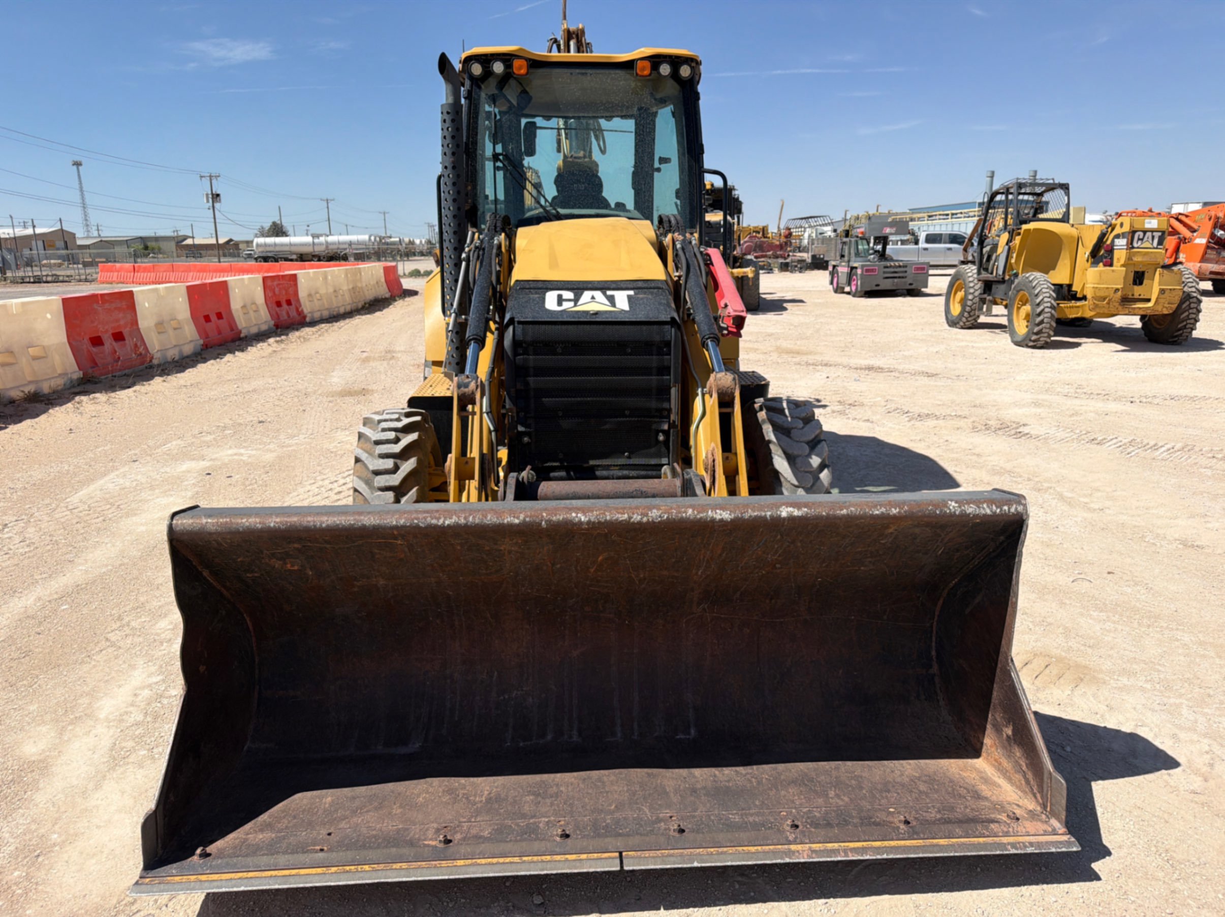 2015 Caterpillar 420F2