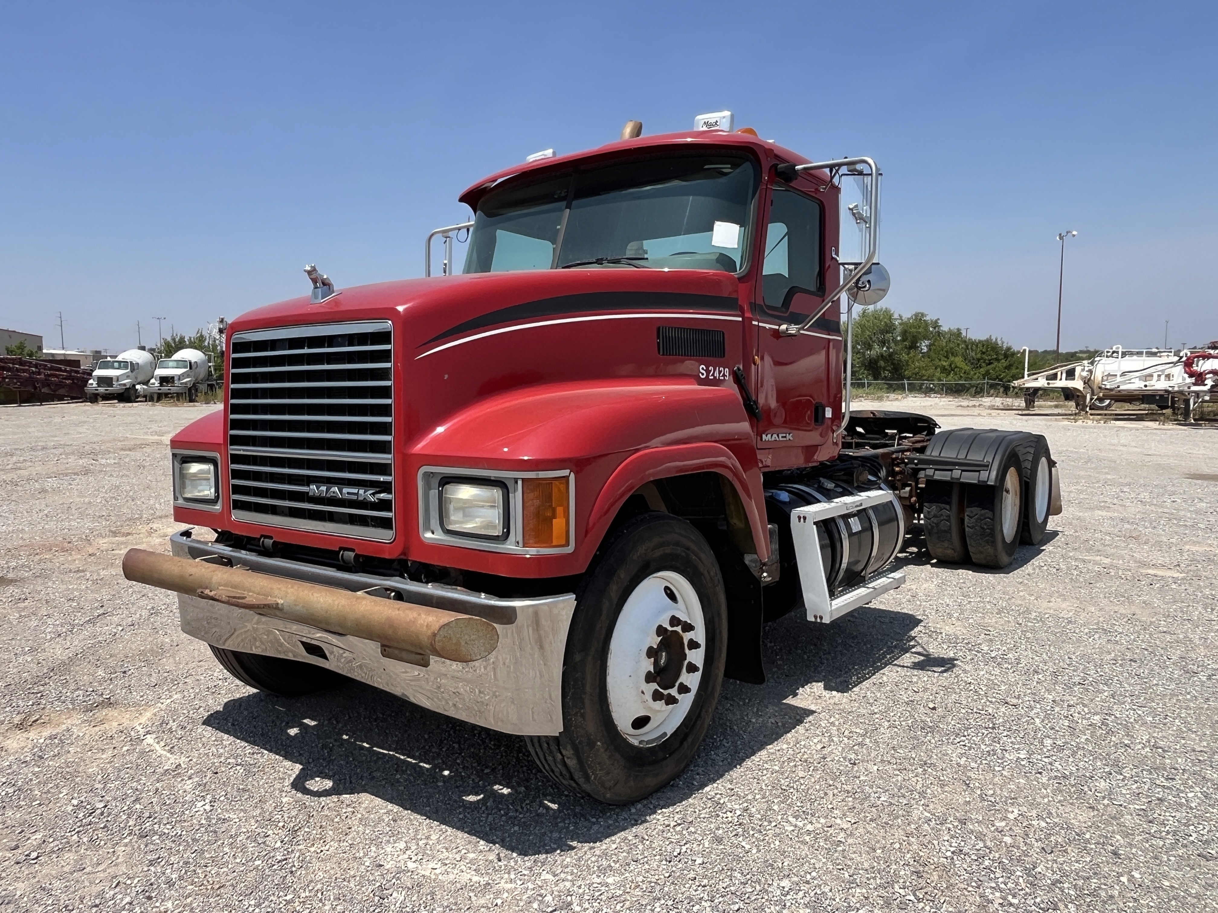 2001 Mack VISION