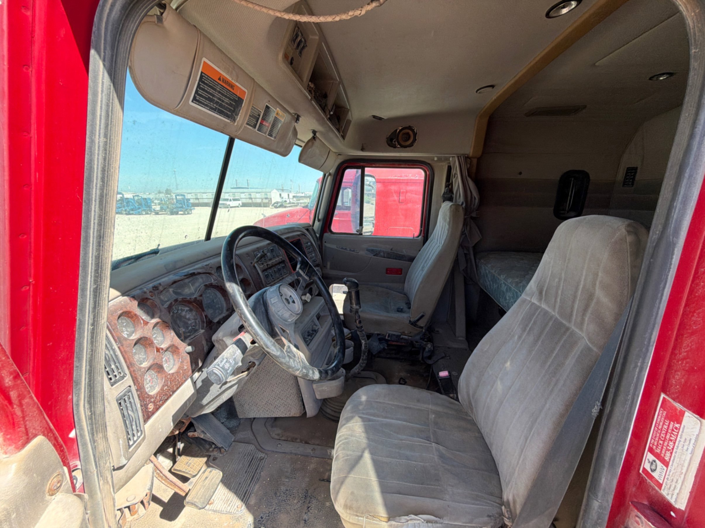 2001 Mack VISION