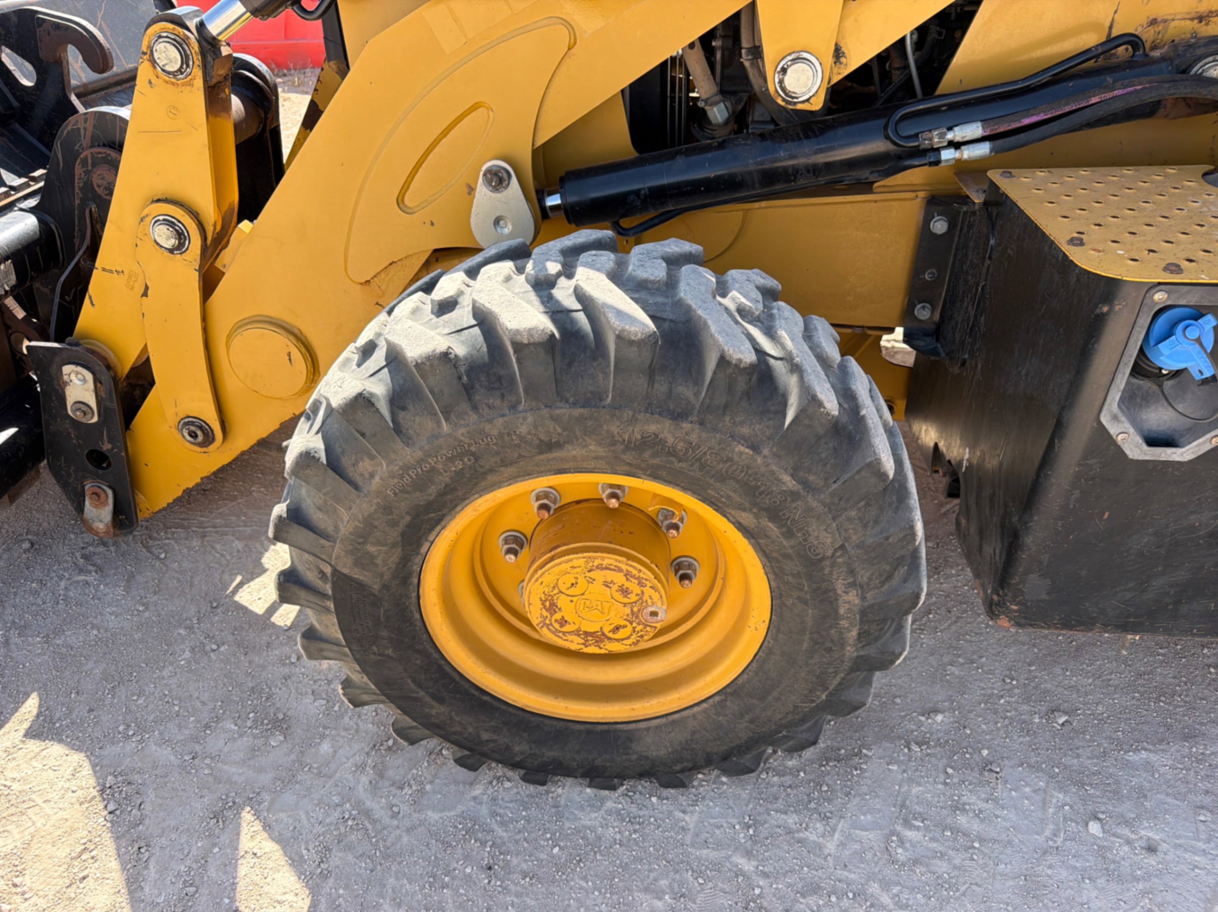2015 Caterpillar 420F2