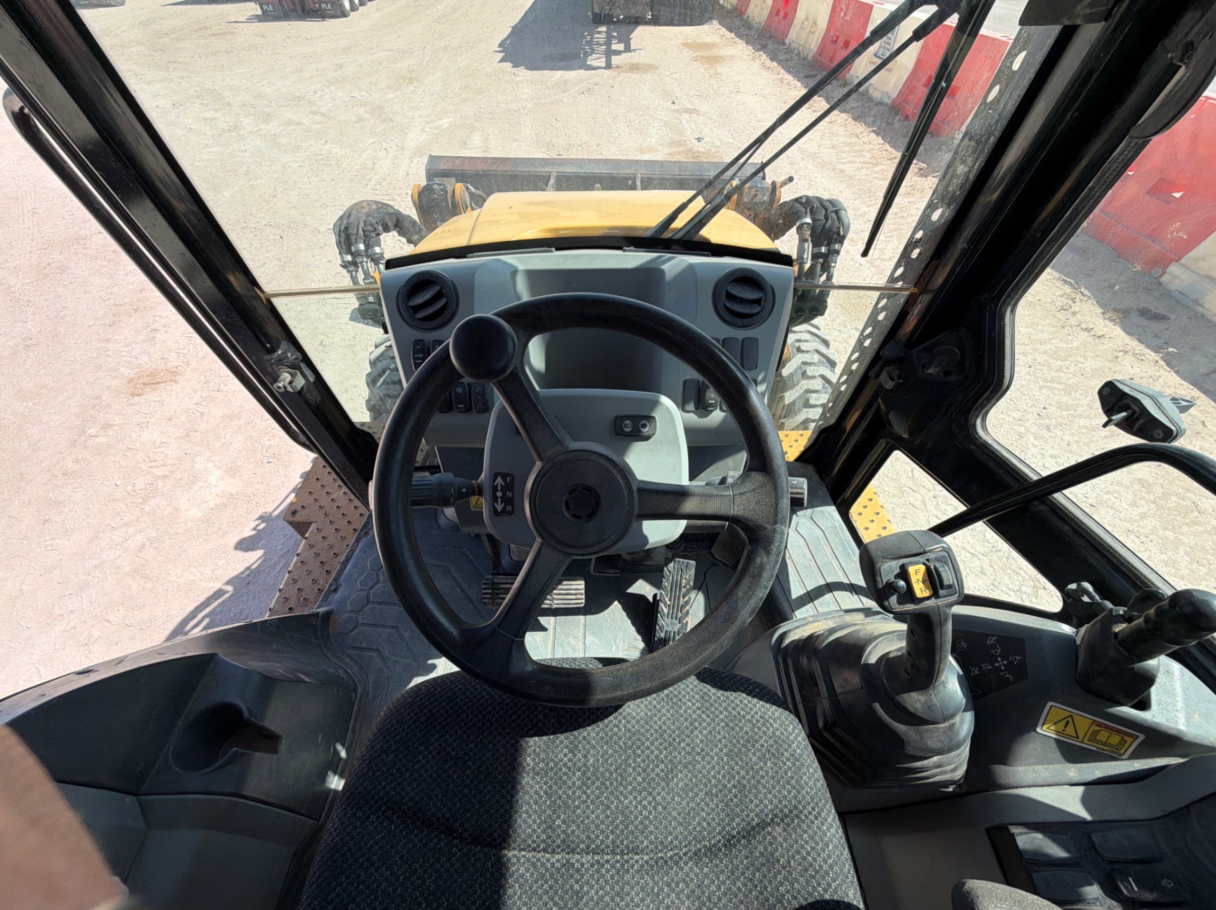2015 Caterpillar 420F2