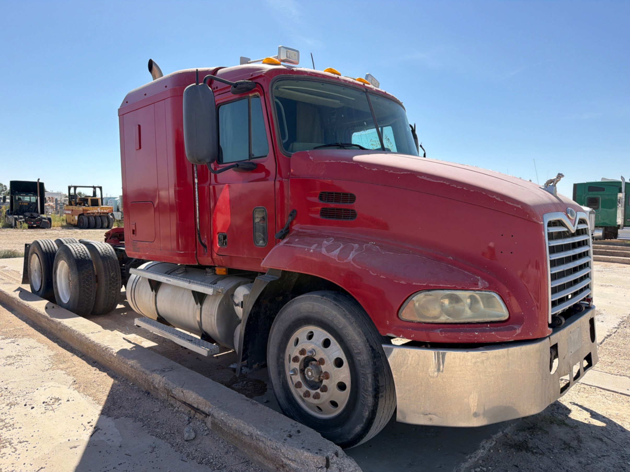2001 Mack VISION