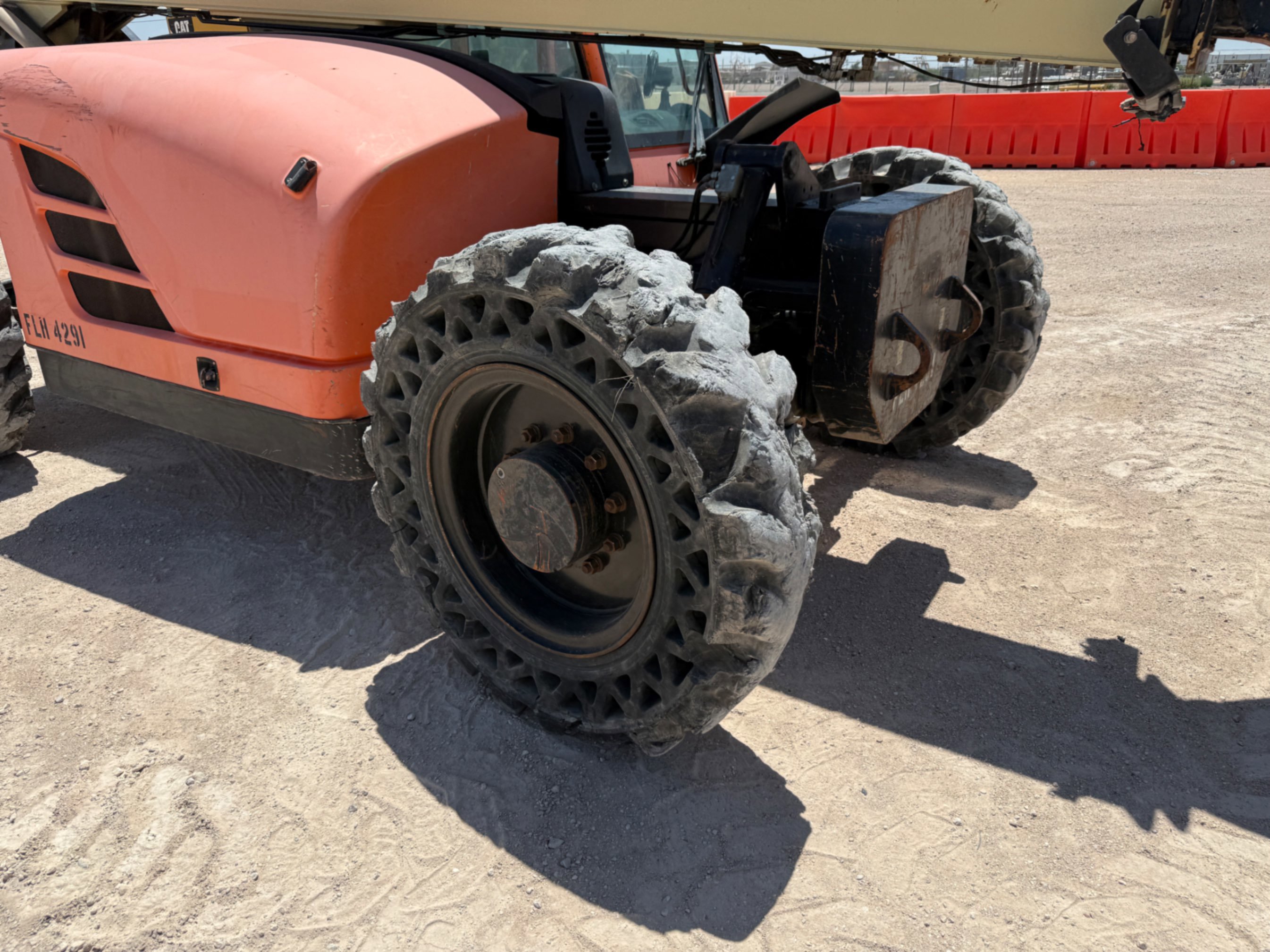 2014 JLG WA320
