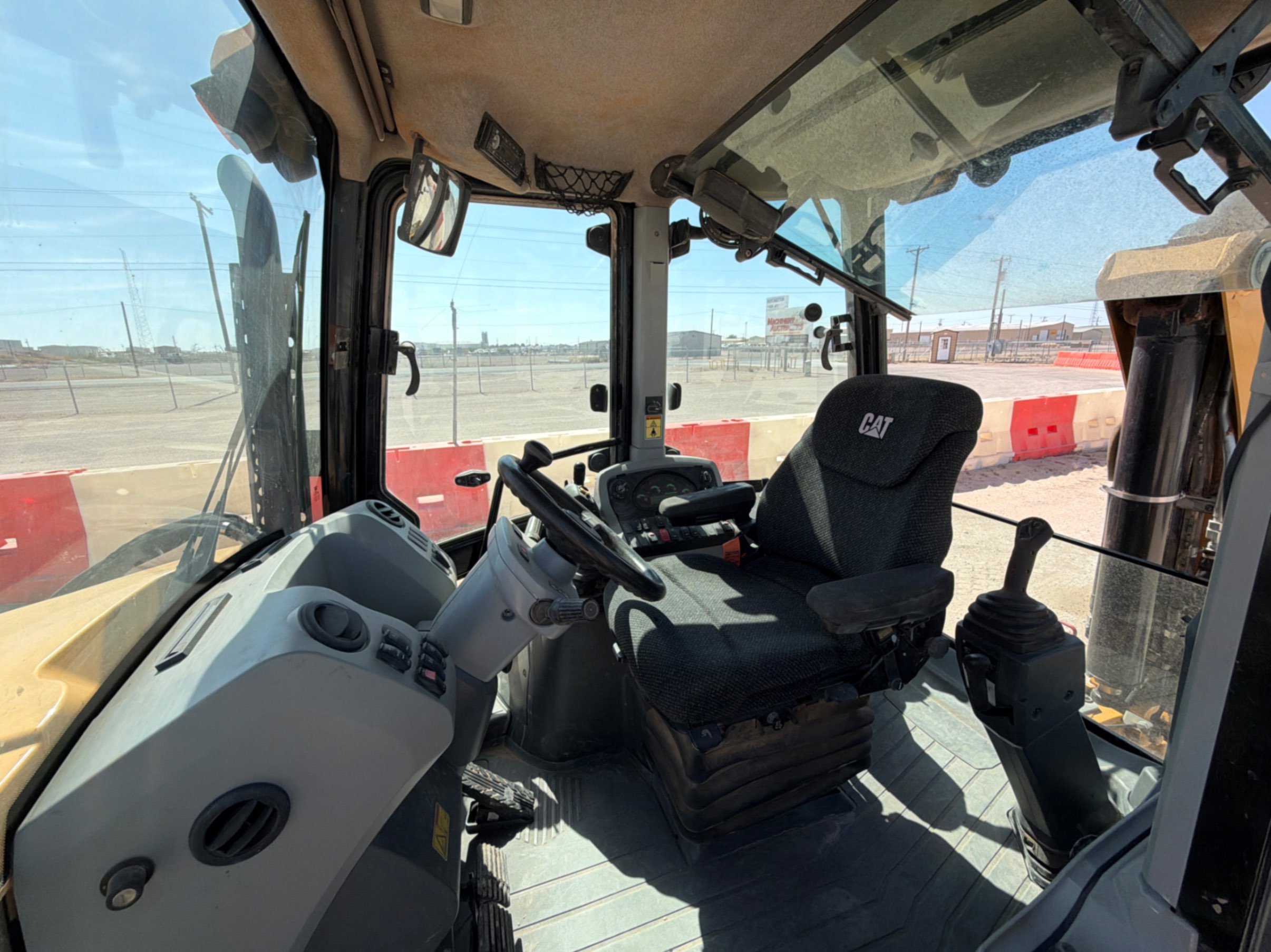 2015 Caterpillar 420F2