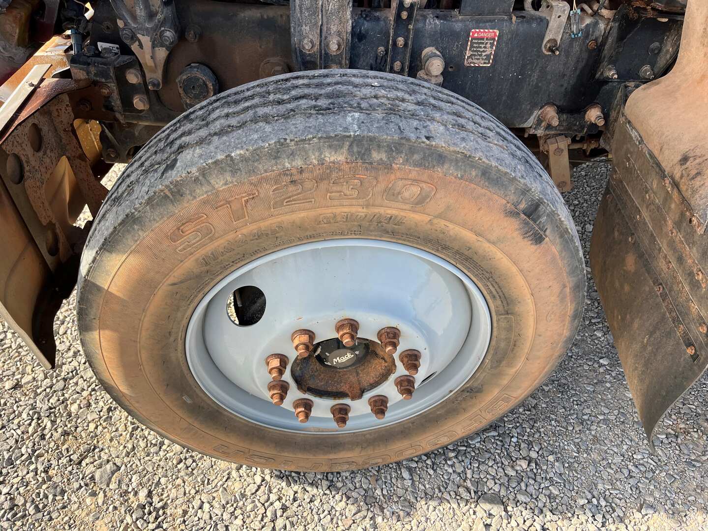 2001 Mack VISION
