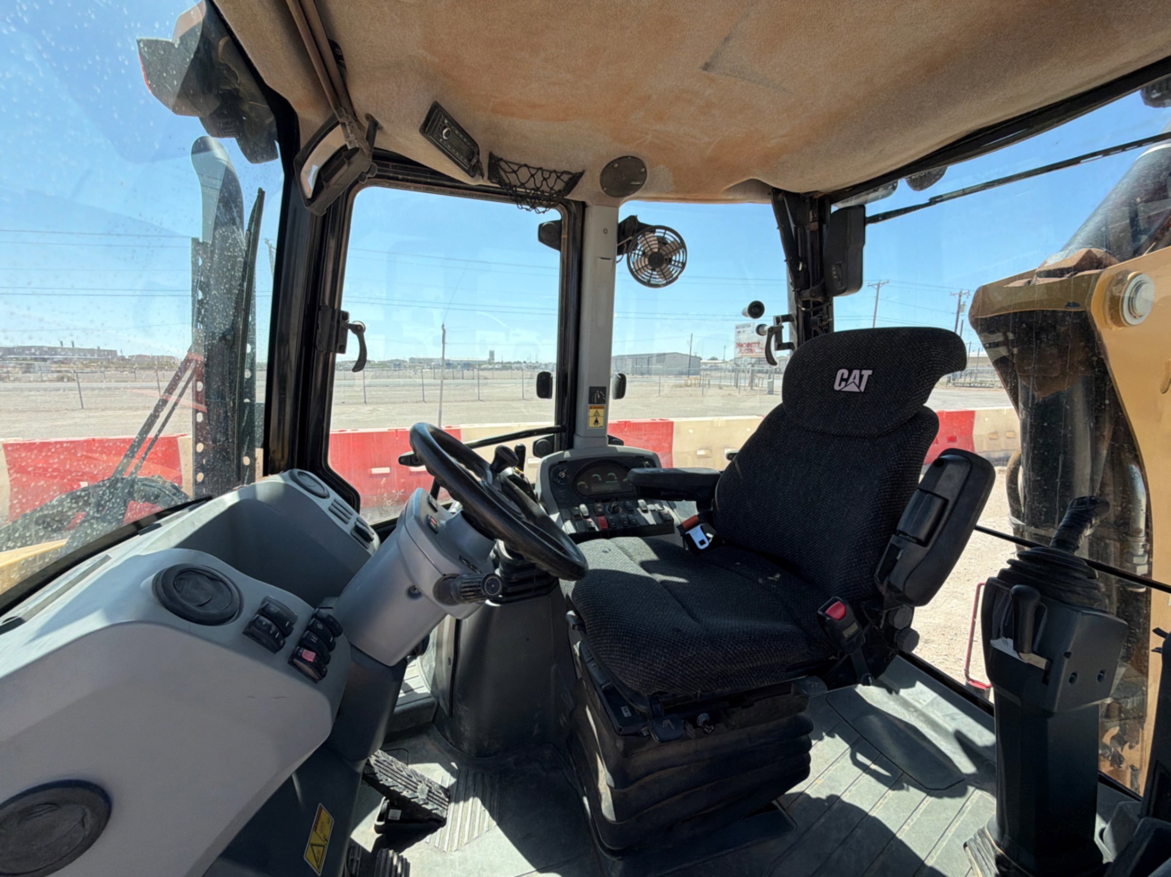 2015 Caterpillar 420F2
