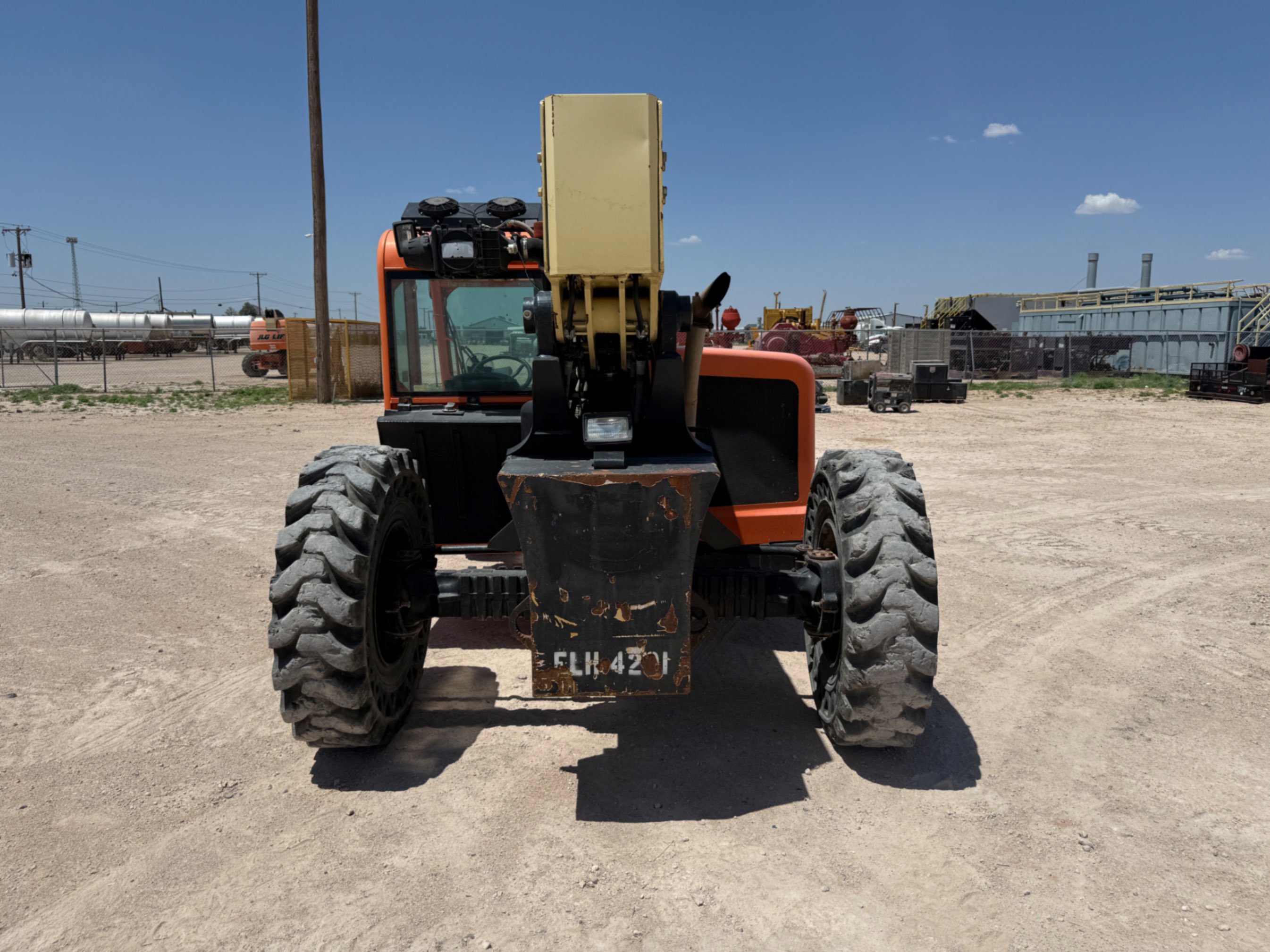 2014 JLG WA320
