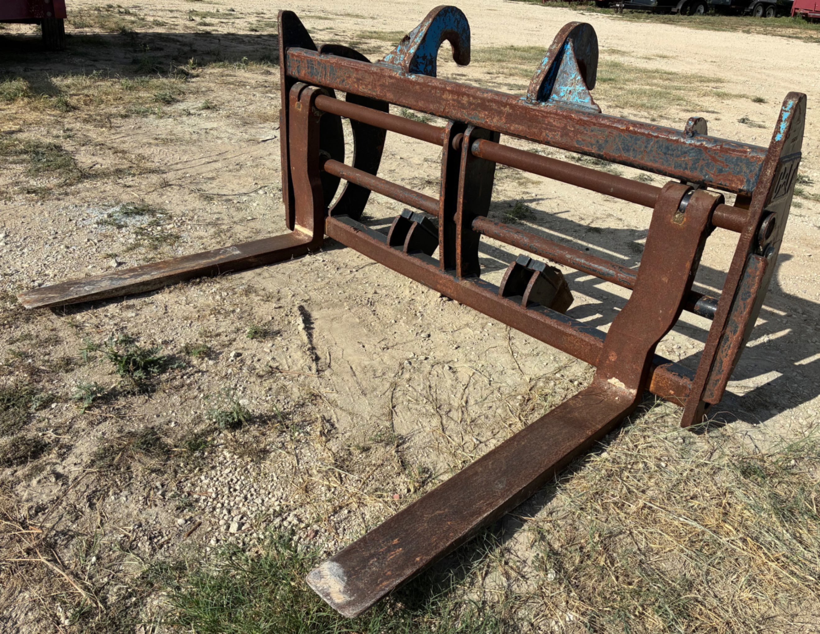 CAT FORK ATTACHMENT FOR LOADER