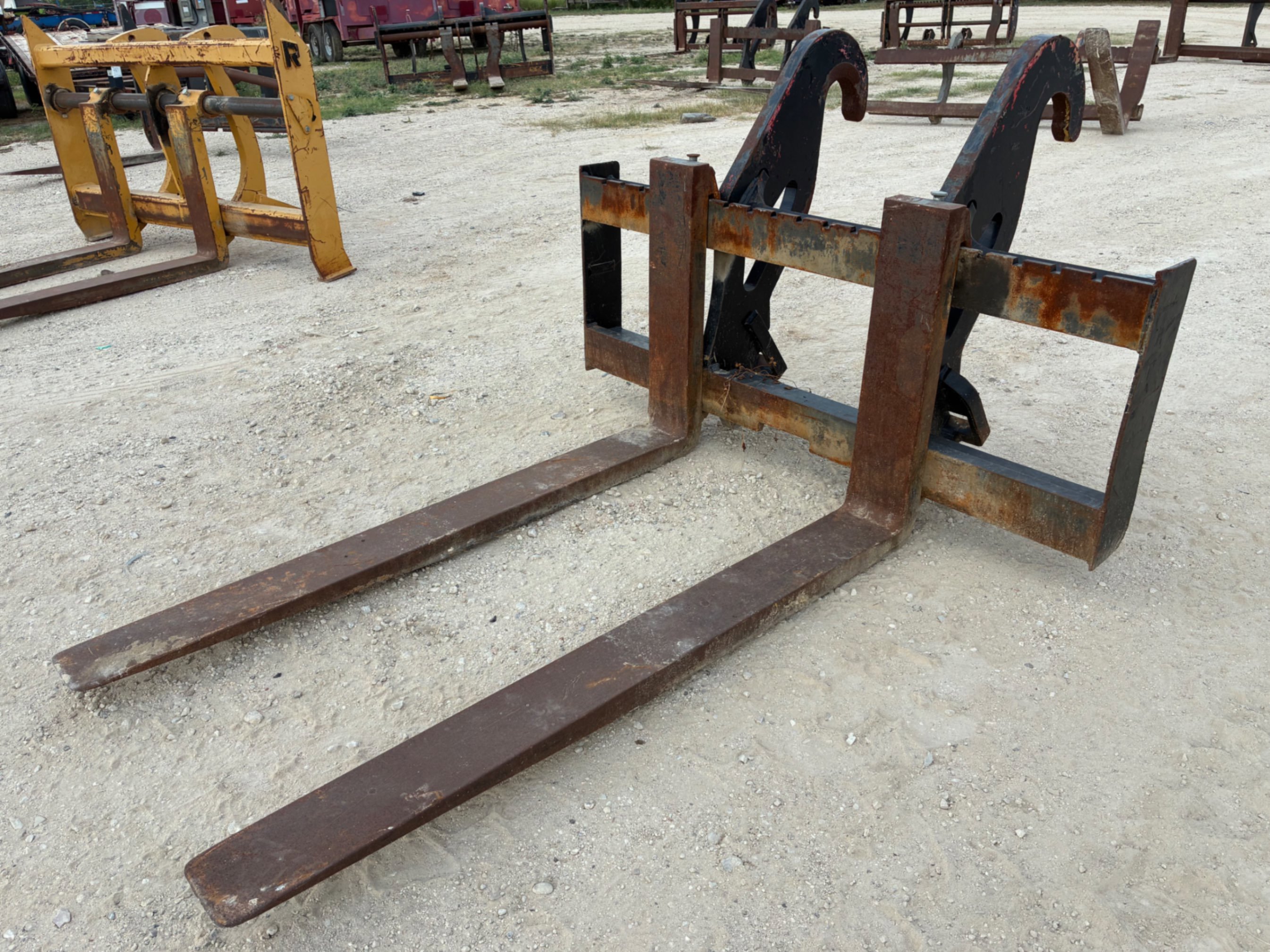 CATERPILLAR 930 FORK ATTACHMENT