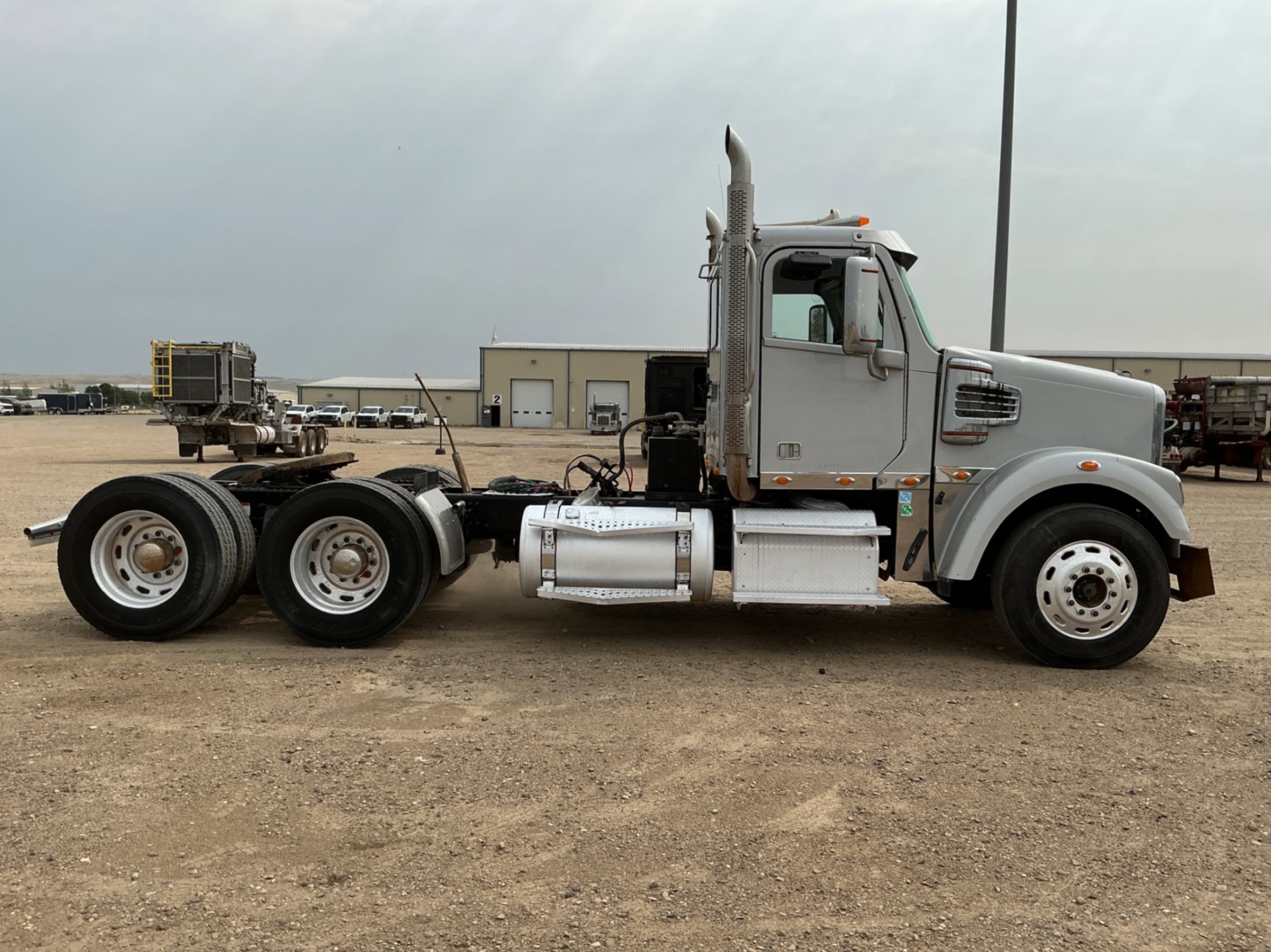 2012 Freightliner CORONADO 122