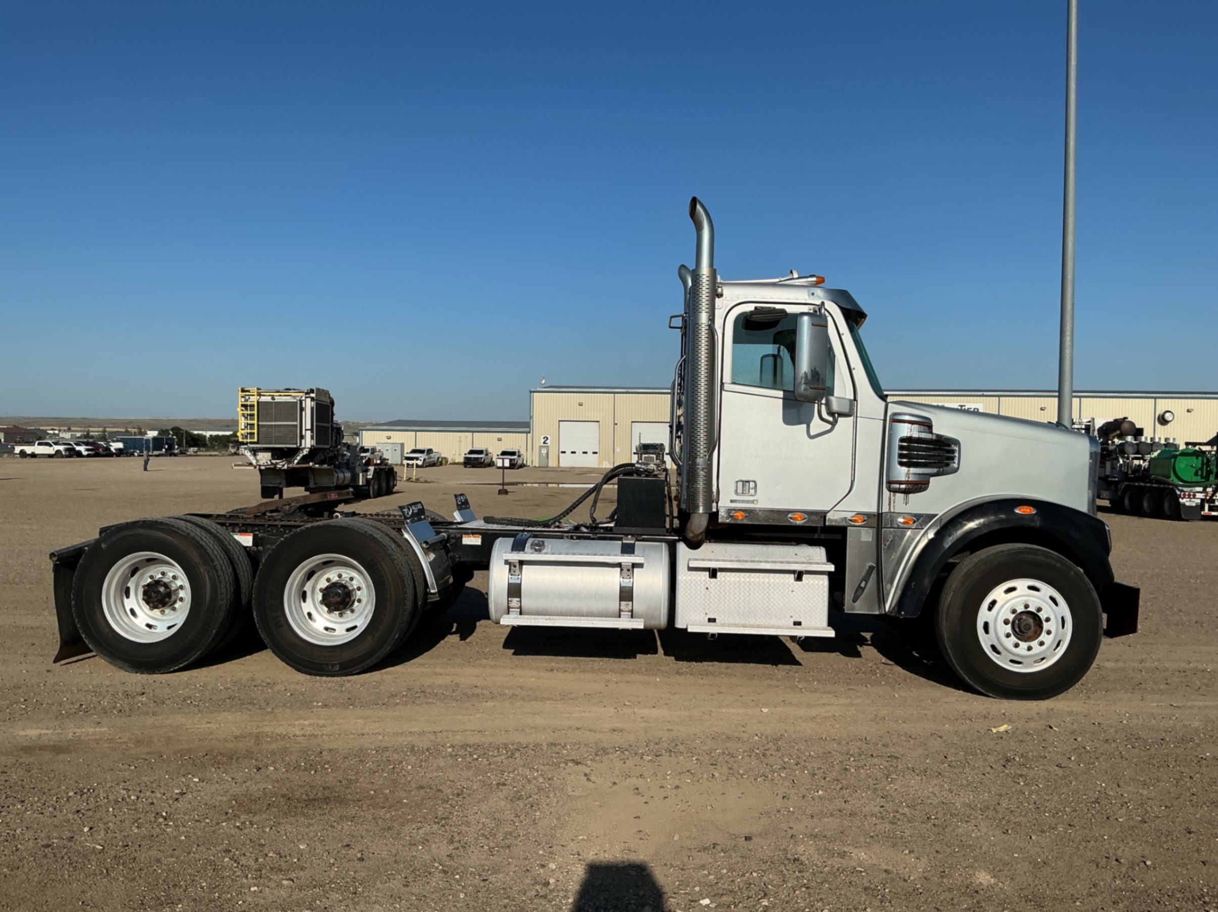 2013 Freightliner CORONADO 122