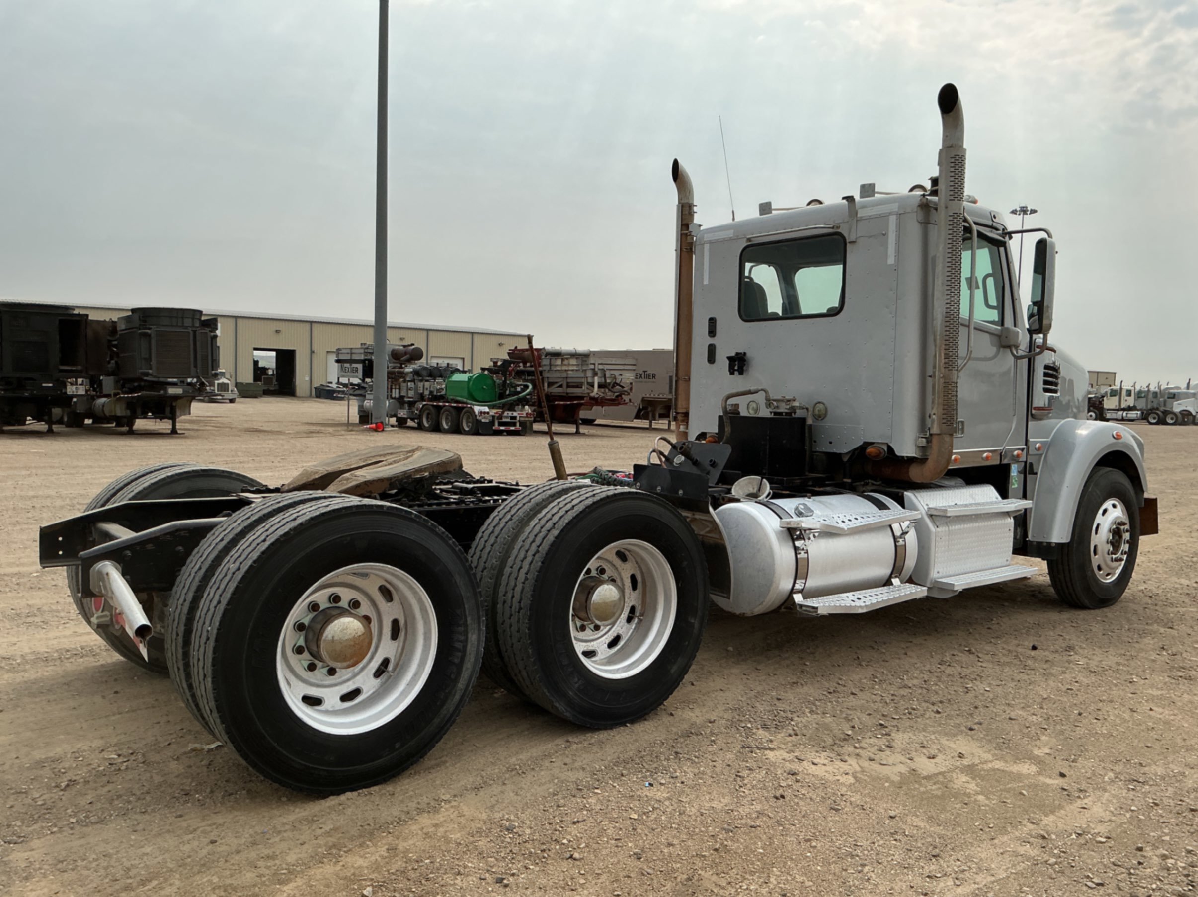 2012 Freightliner CORONADO 122