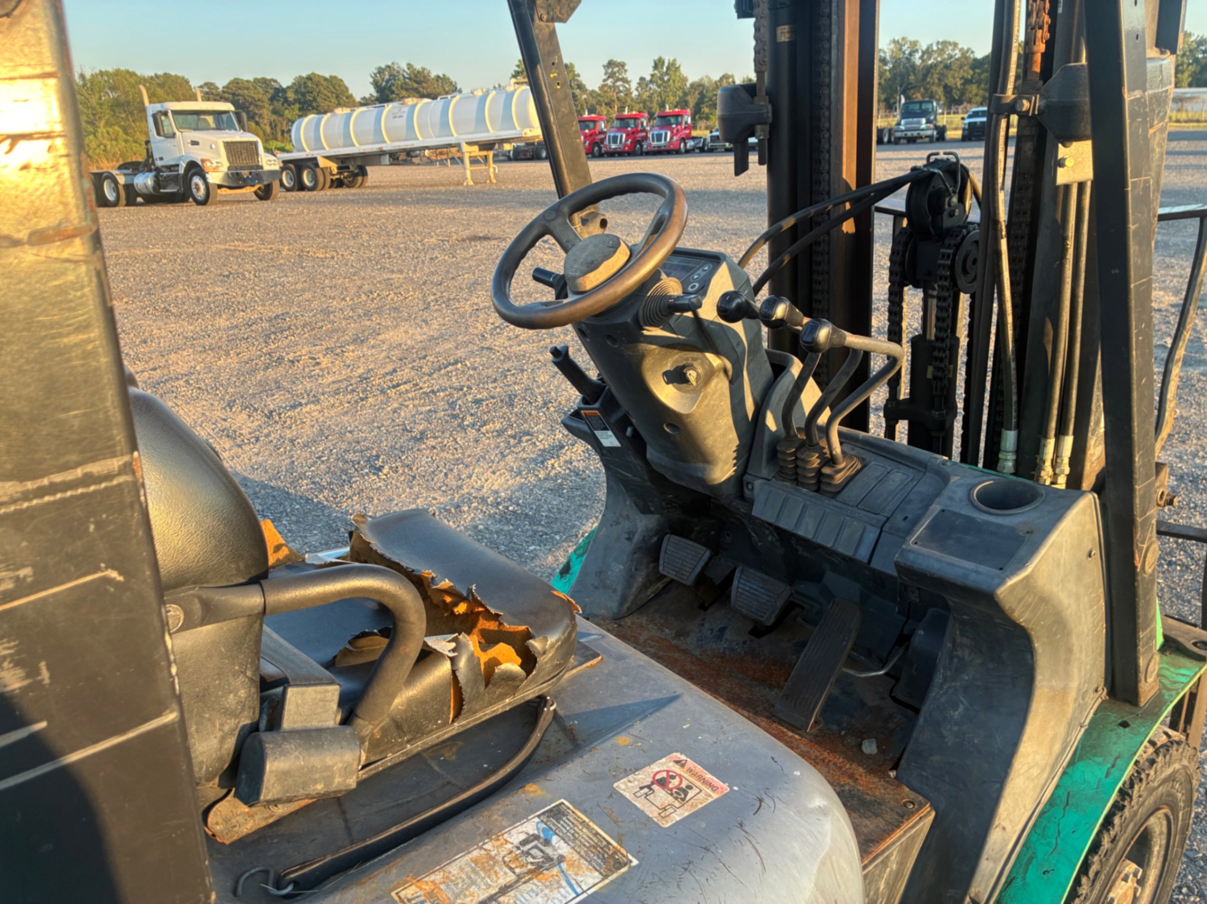 2010 Mitsubishi FG25N