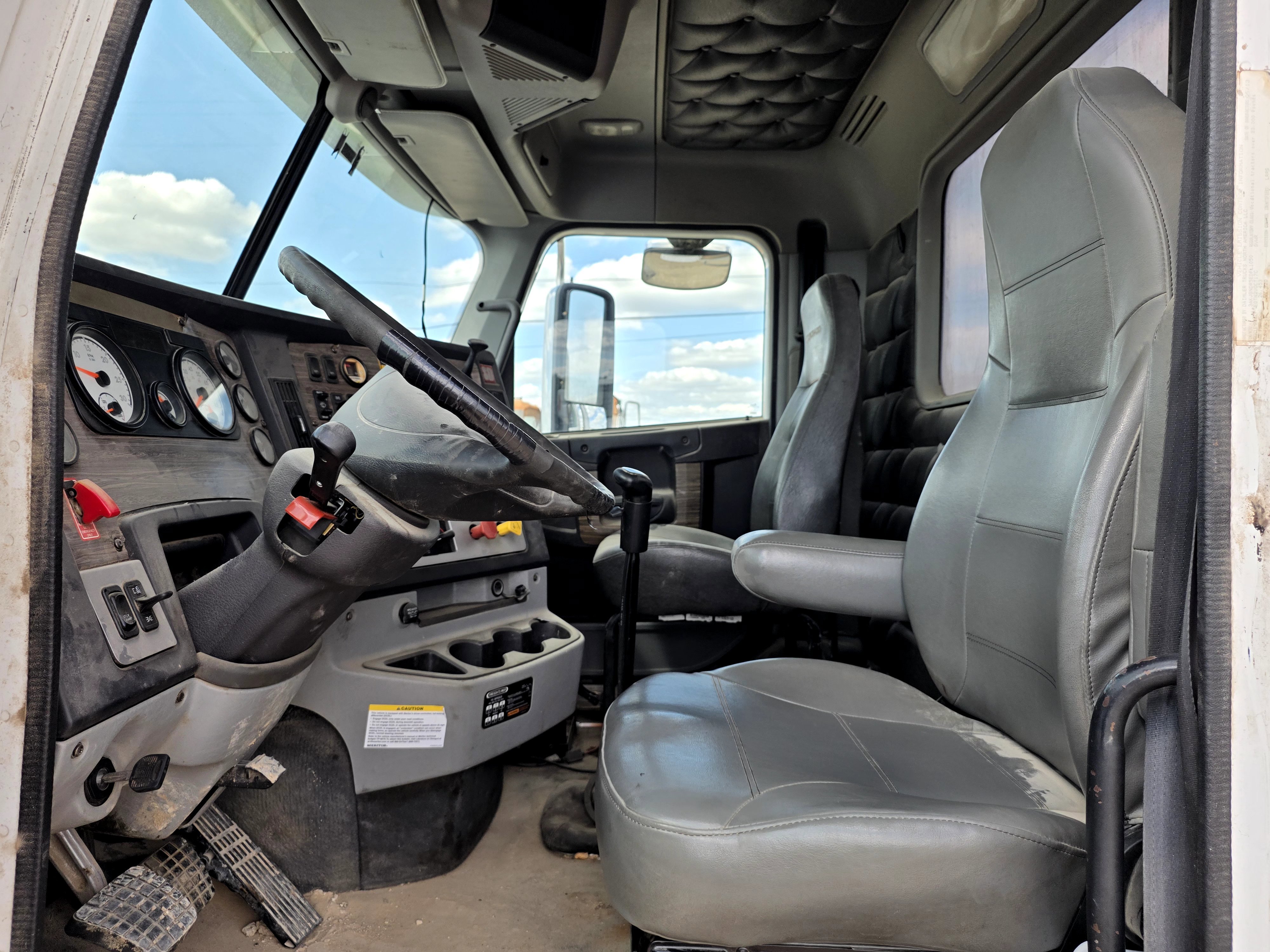 2014 Freightliner CORONADO 122