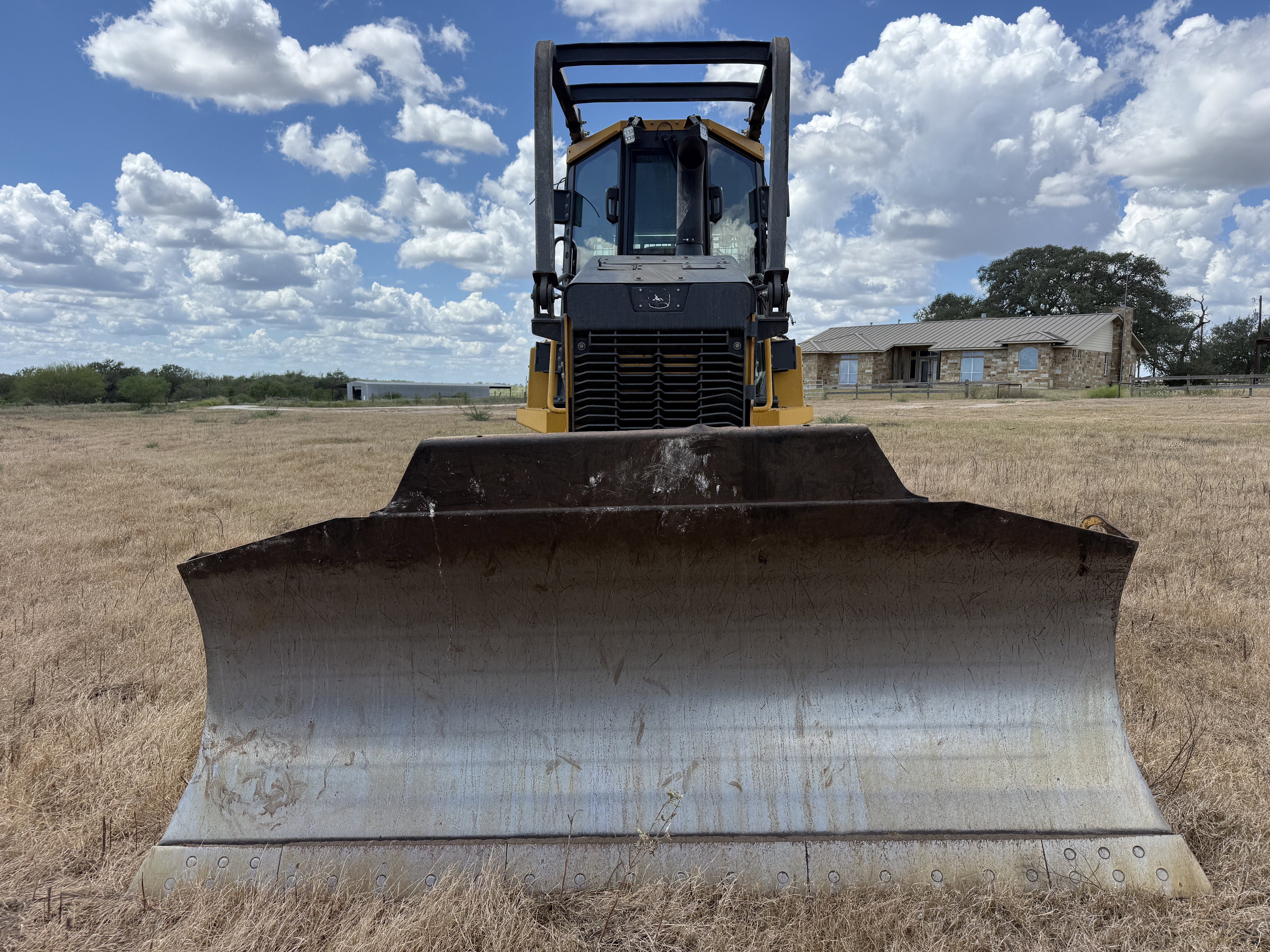2023 John Deere 750L