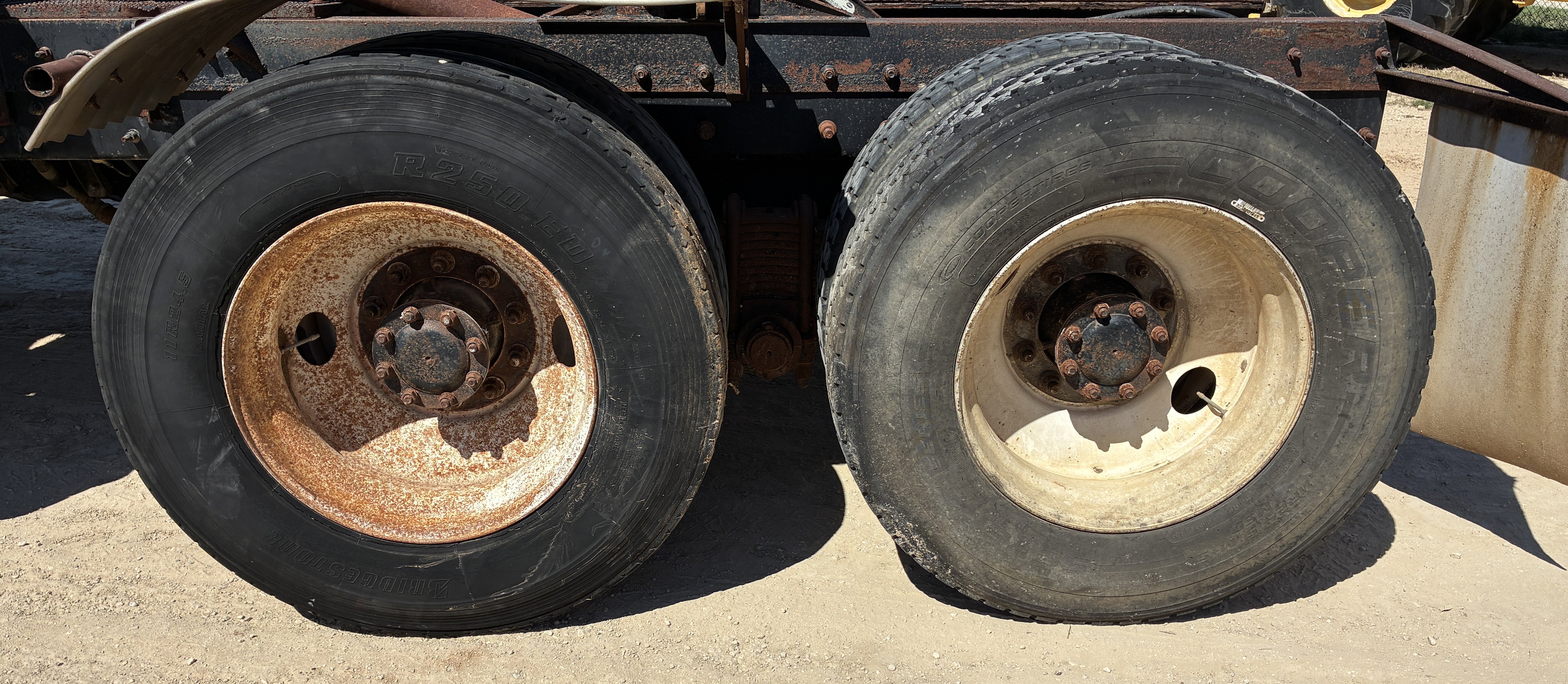 2012 Mack GU713