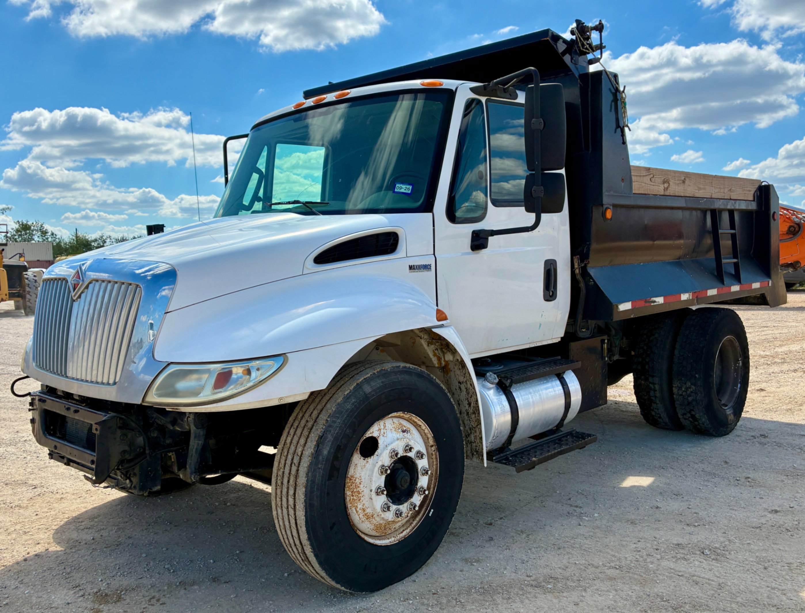 Photo of 2013 International DuraStar 4300