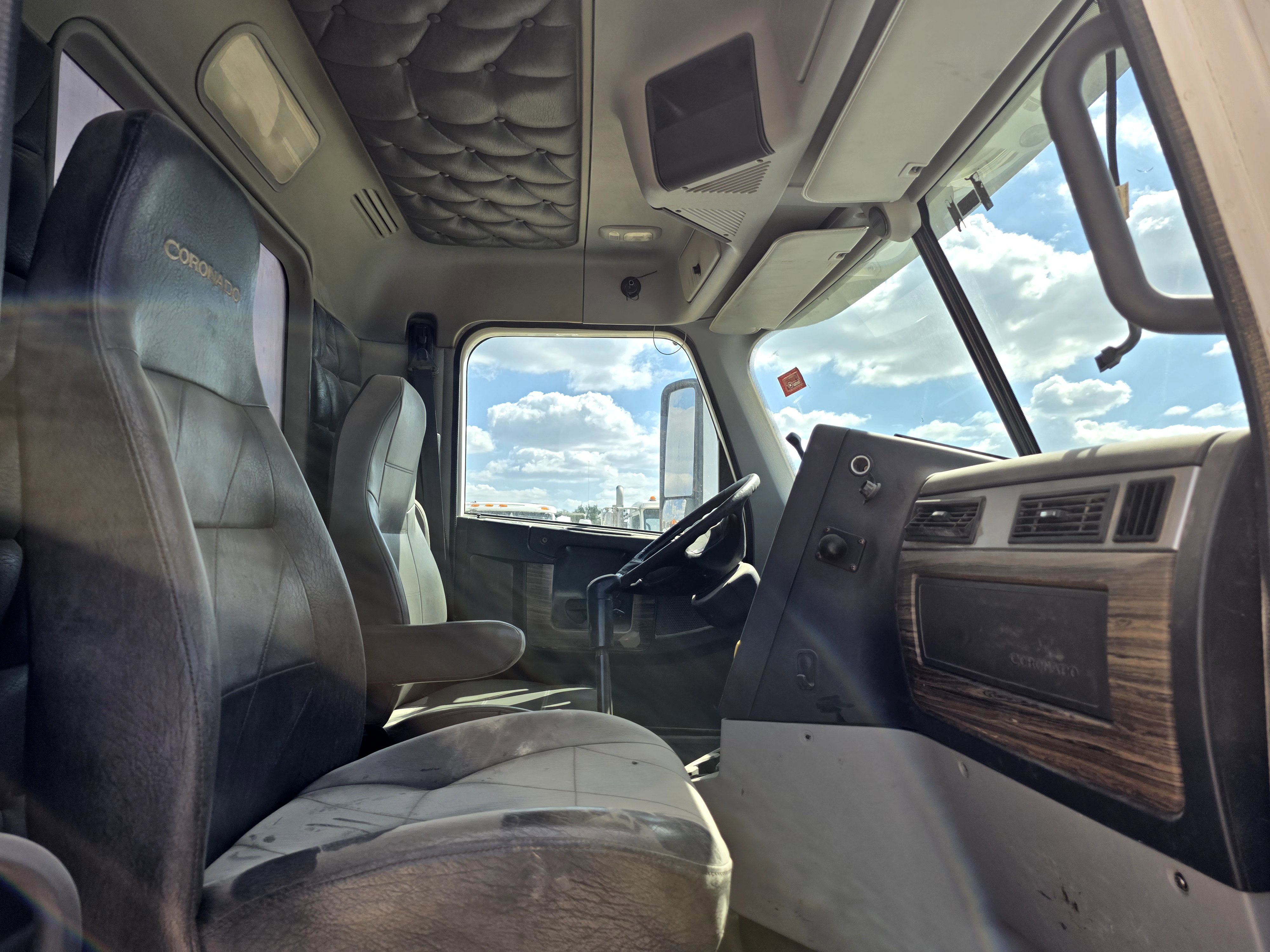2014 Freightliner CORONADO 122
