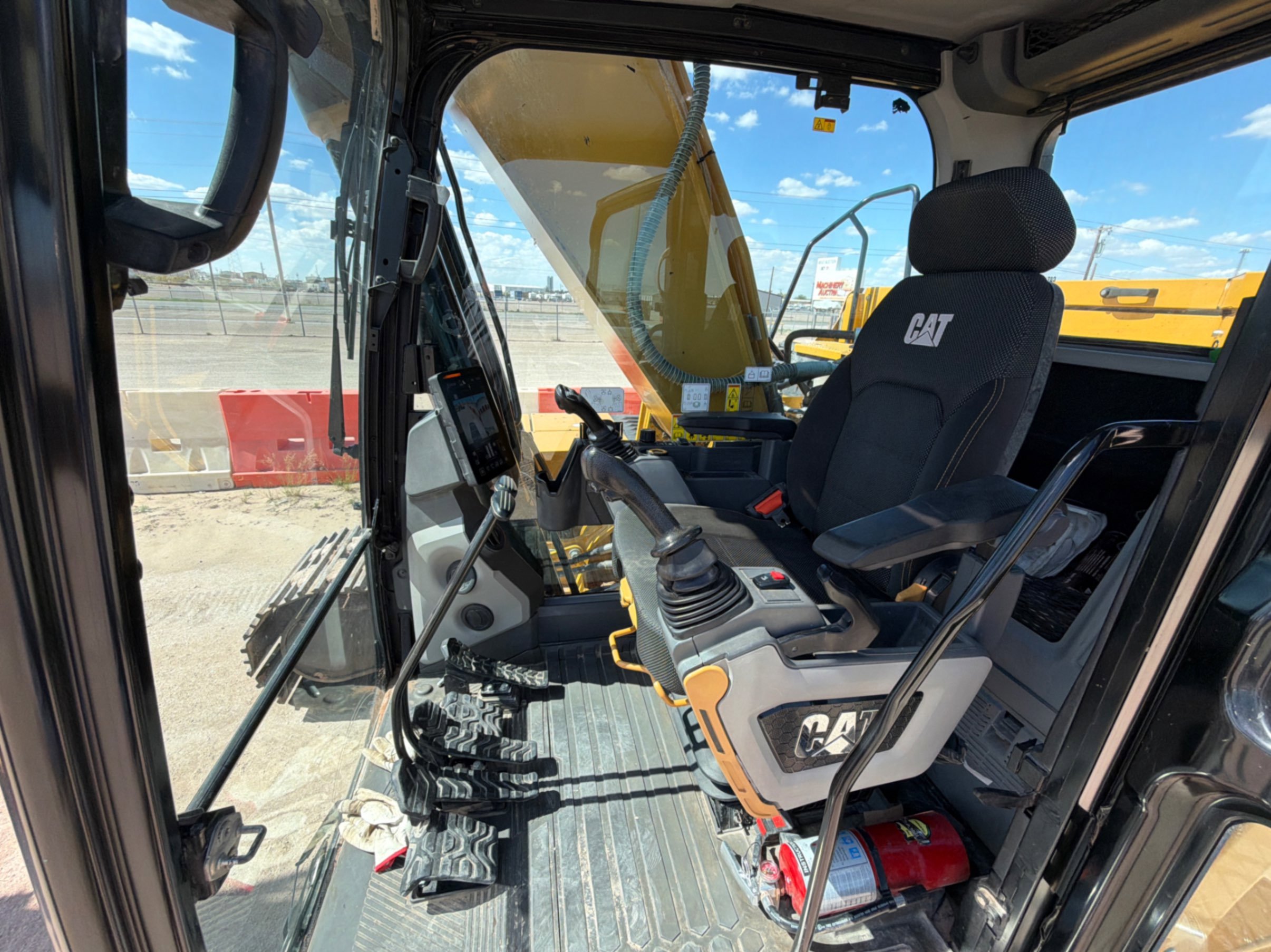 2020 Caterpillar 330