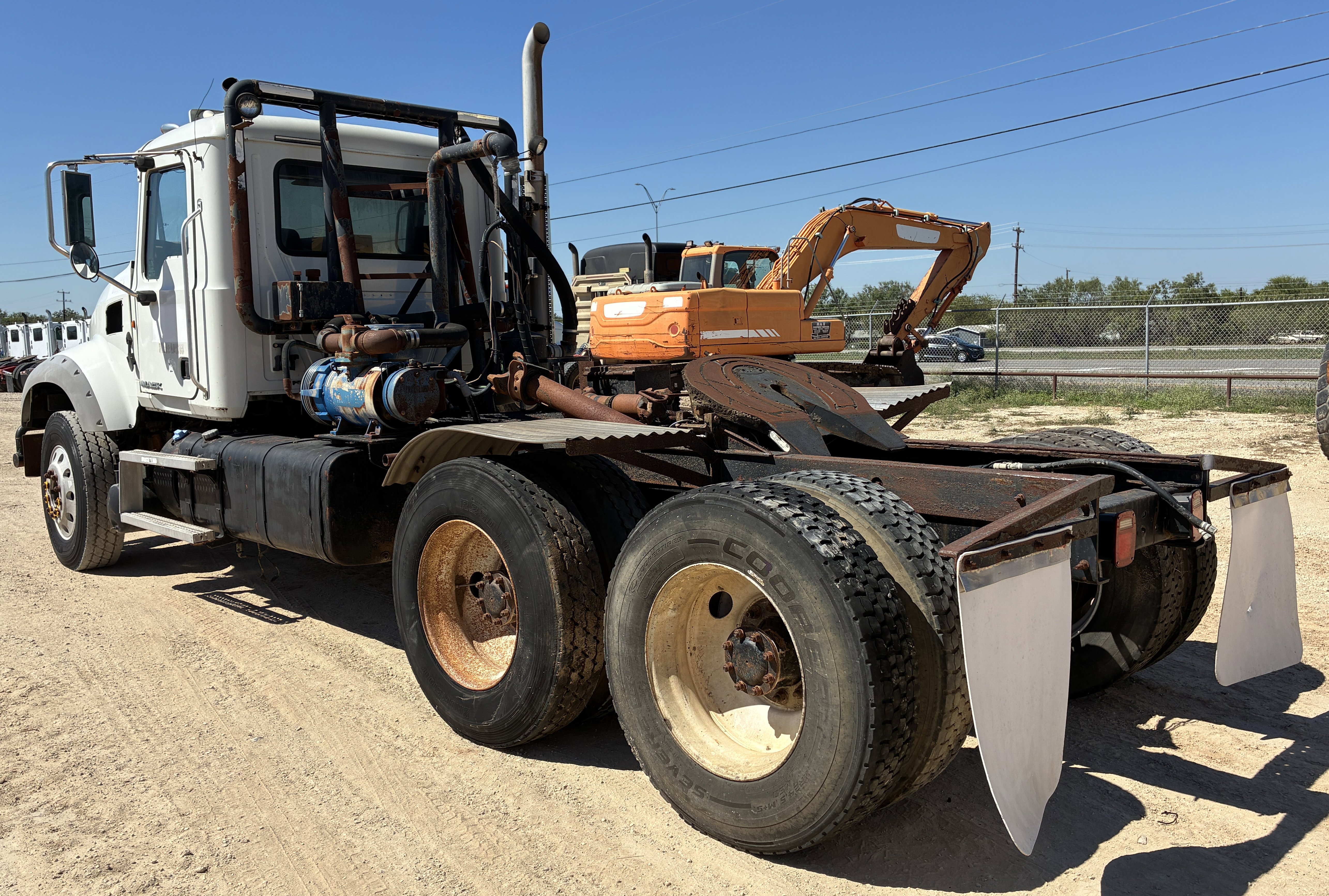 2012 Mack GU713