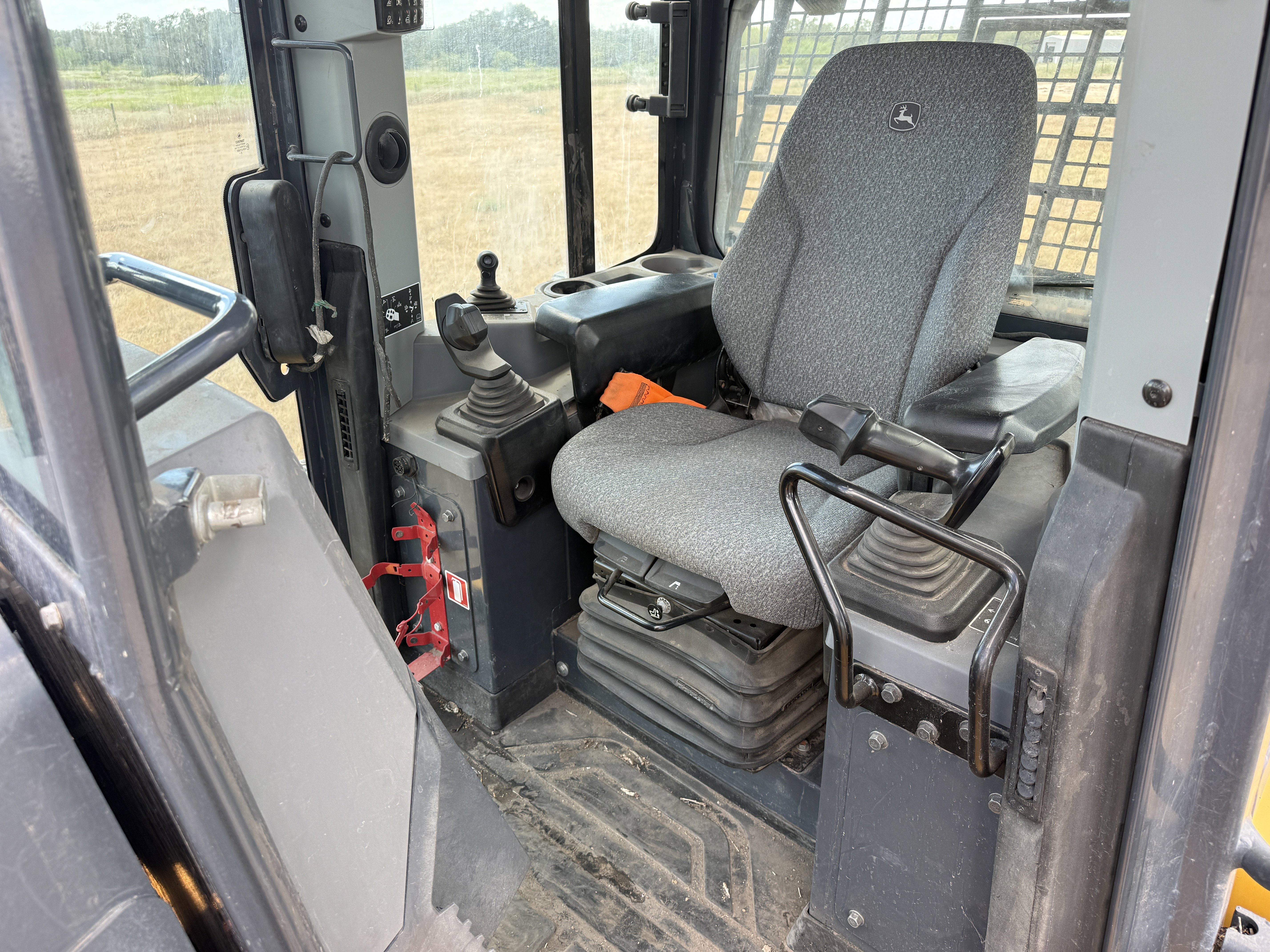 2023 John Deere 750L