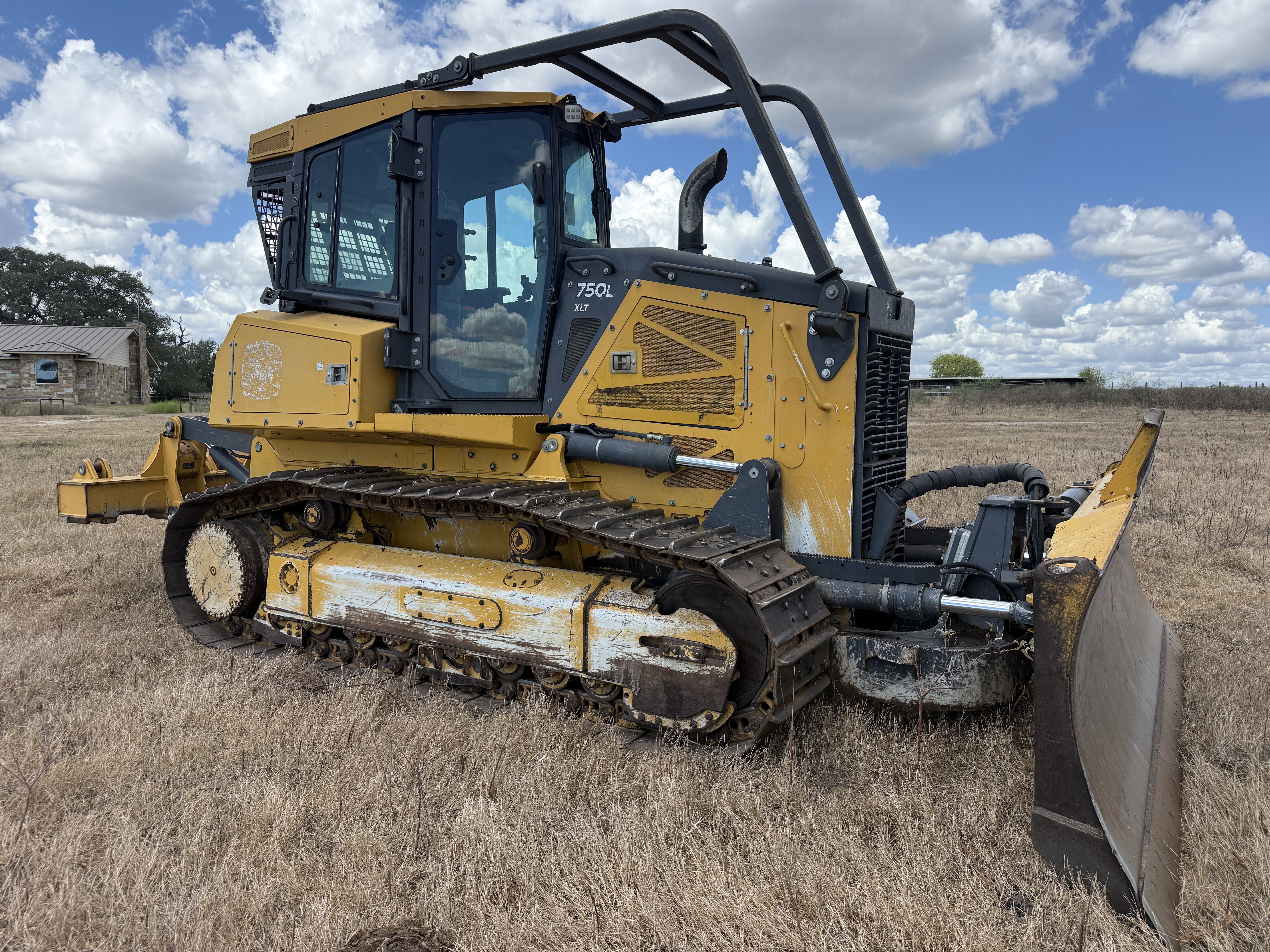 2023 John Deere 750L