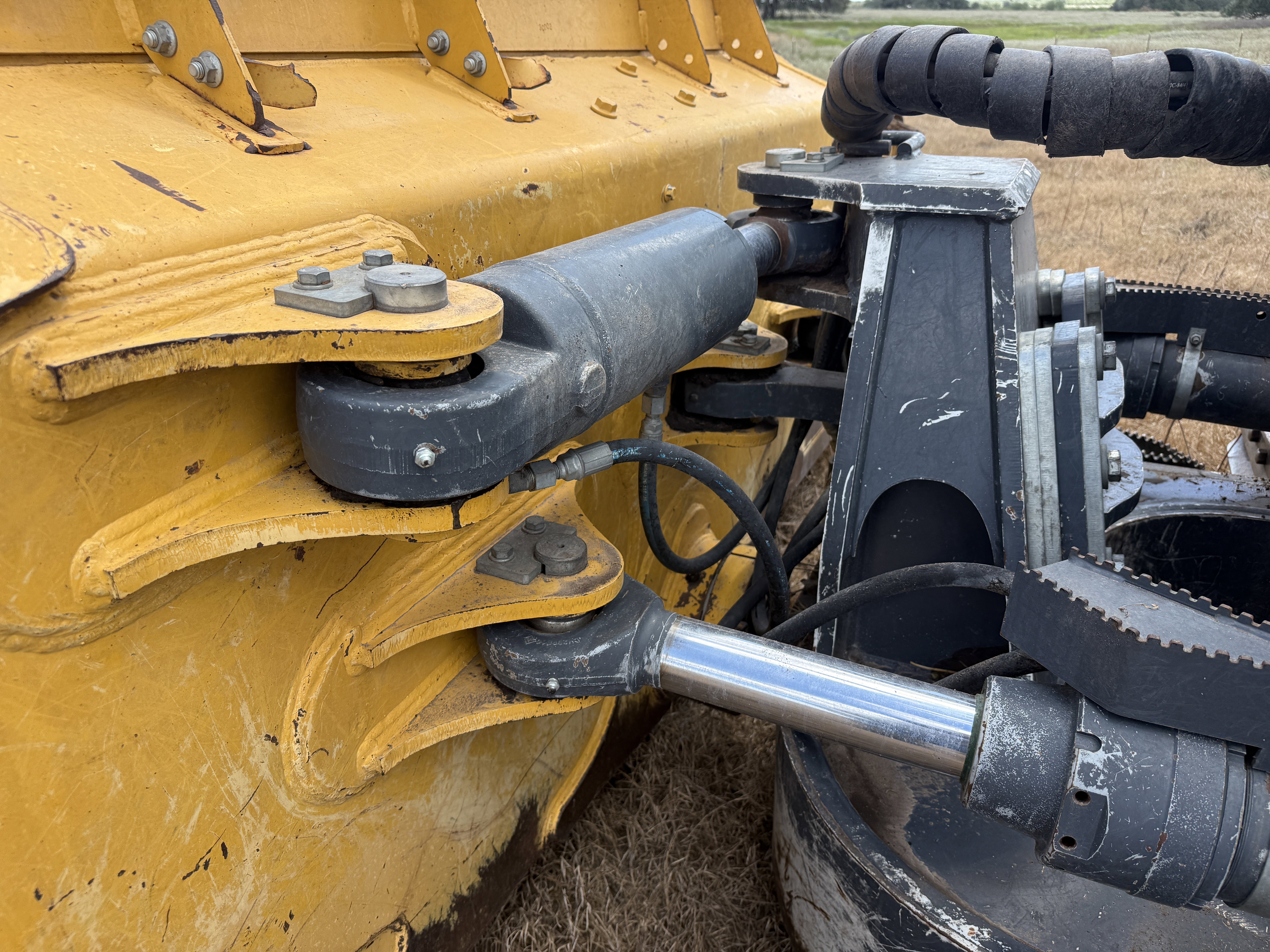 2023 John Deere 750L