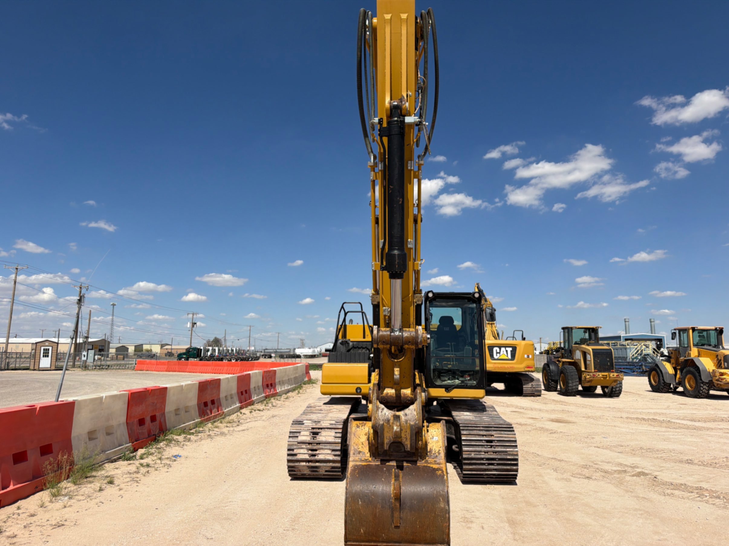 2020 Caterpillar 330