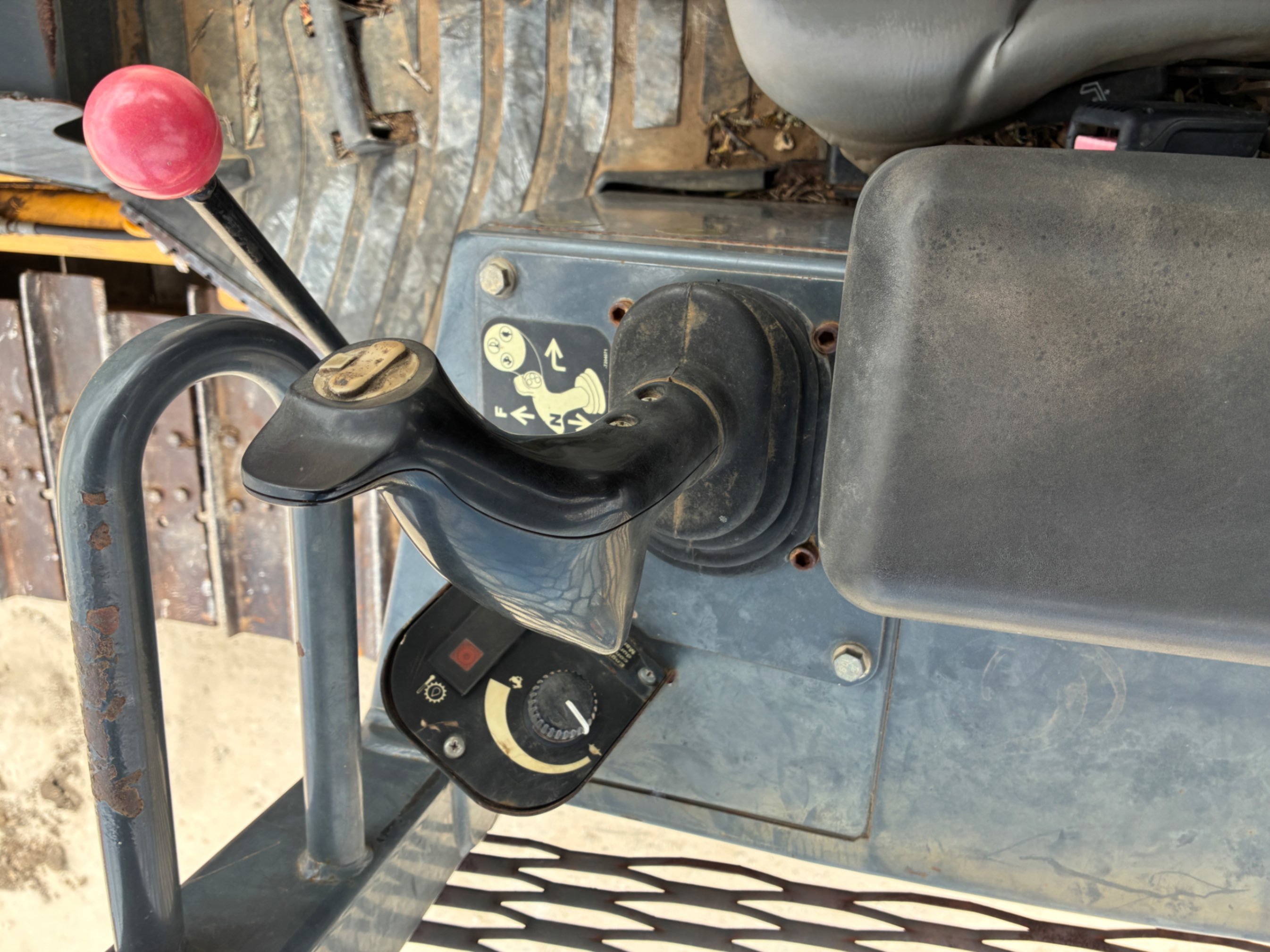 2014 John Deere 450J LGP