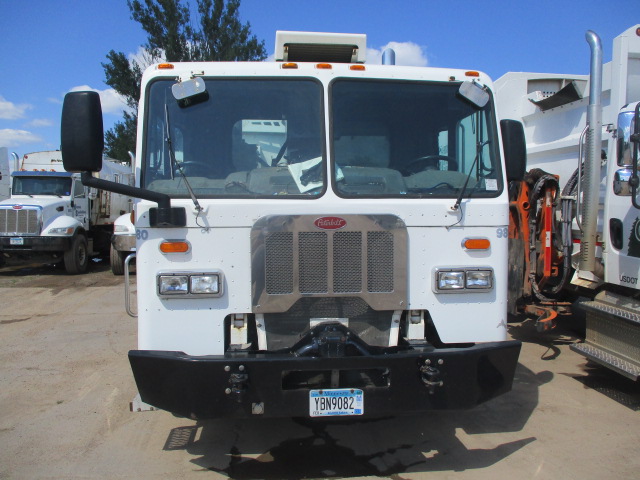 Photo of a 2016 Peterbilt 320