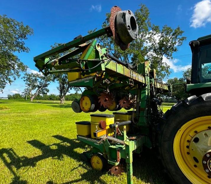 Photo of a 2004 John Deere 4960