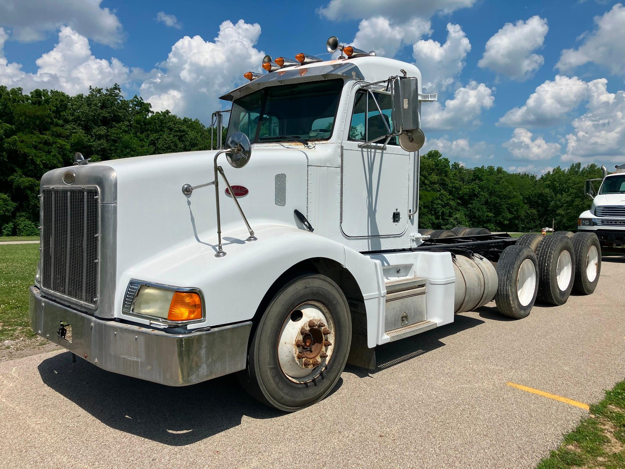 Photo of a 1999 Peterbilt 377