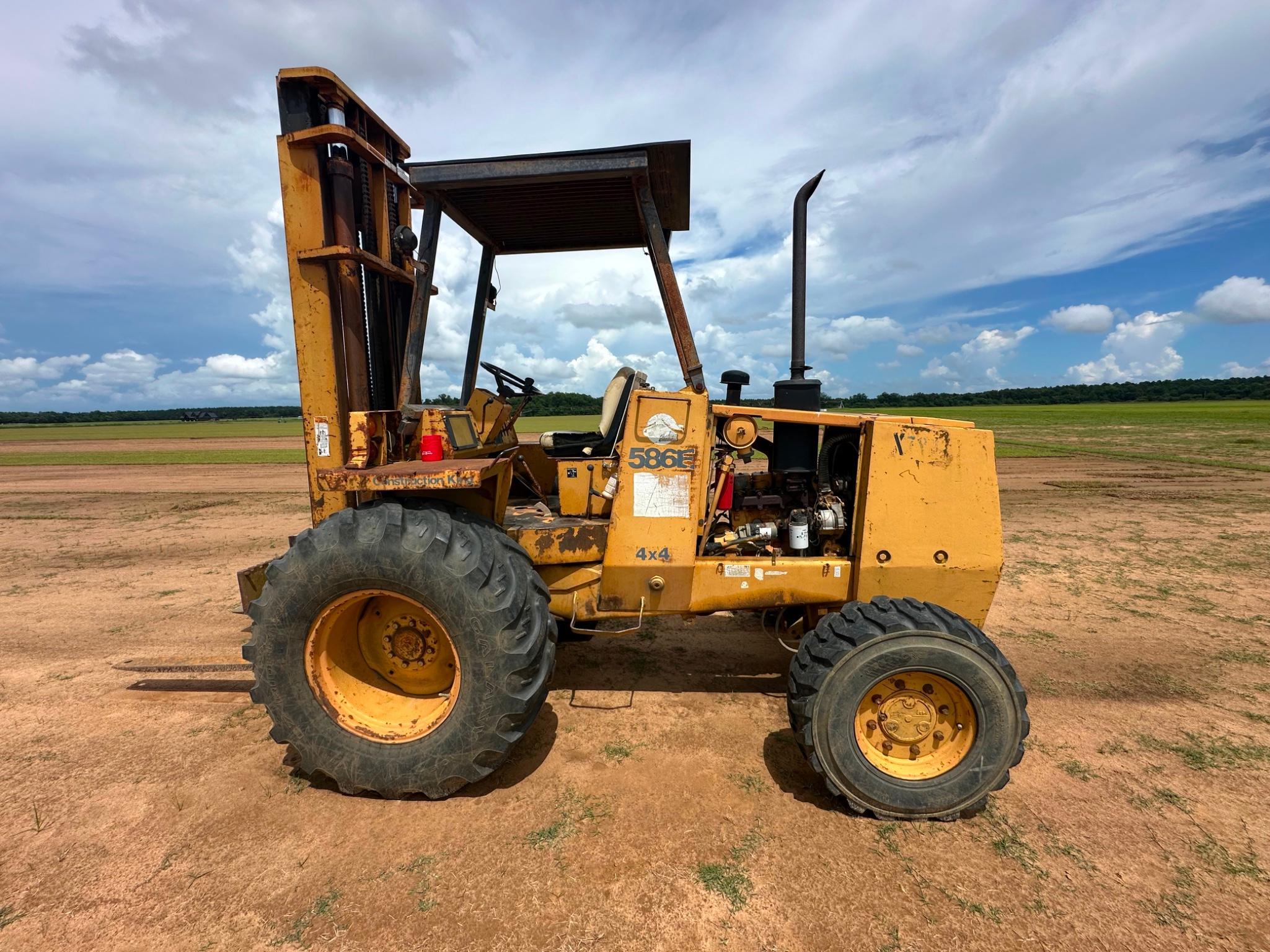 Photo of a 2002 Case 586E