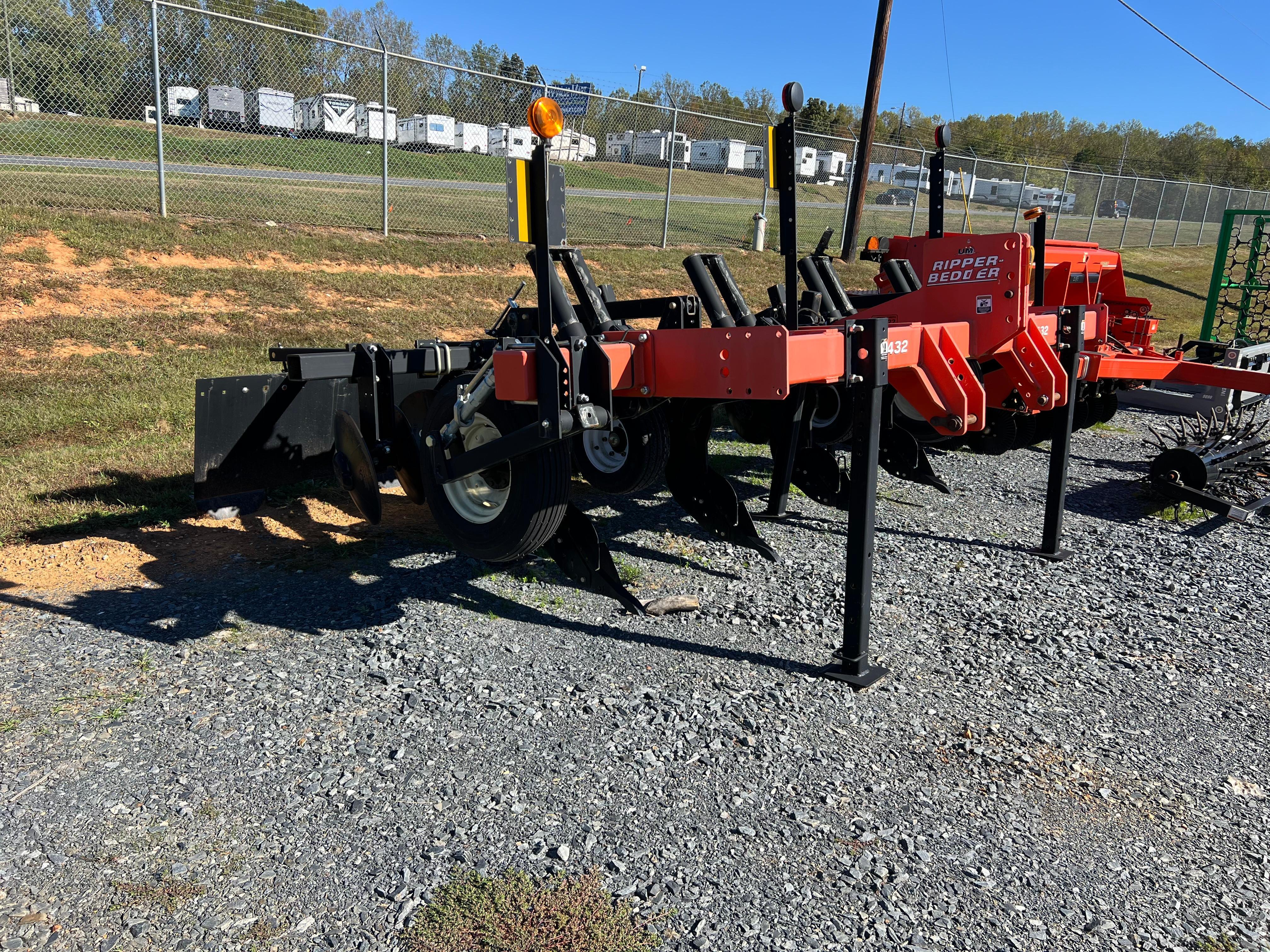 2021 Unverferth 432 Rigid 4 Row 36-inch 3PT Ripper Bedder