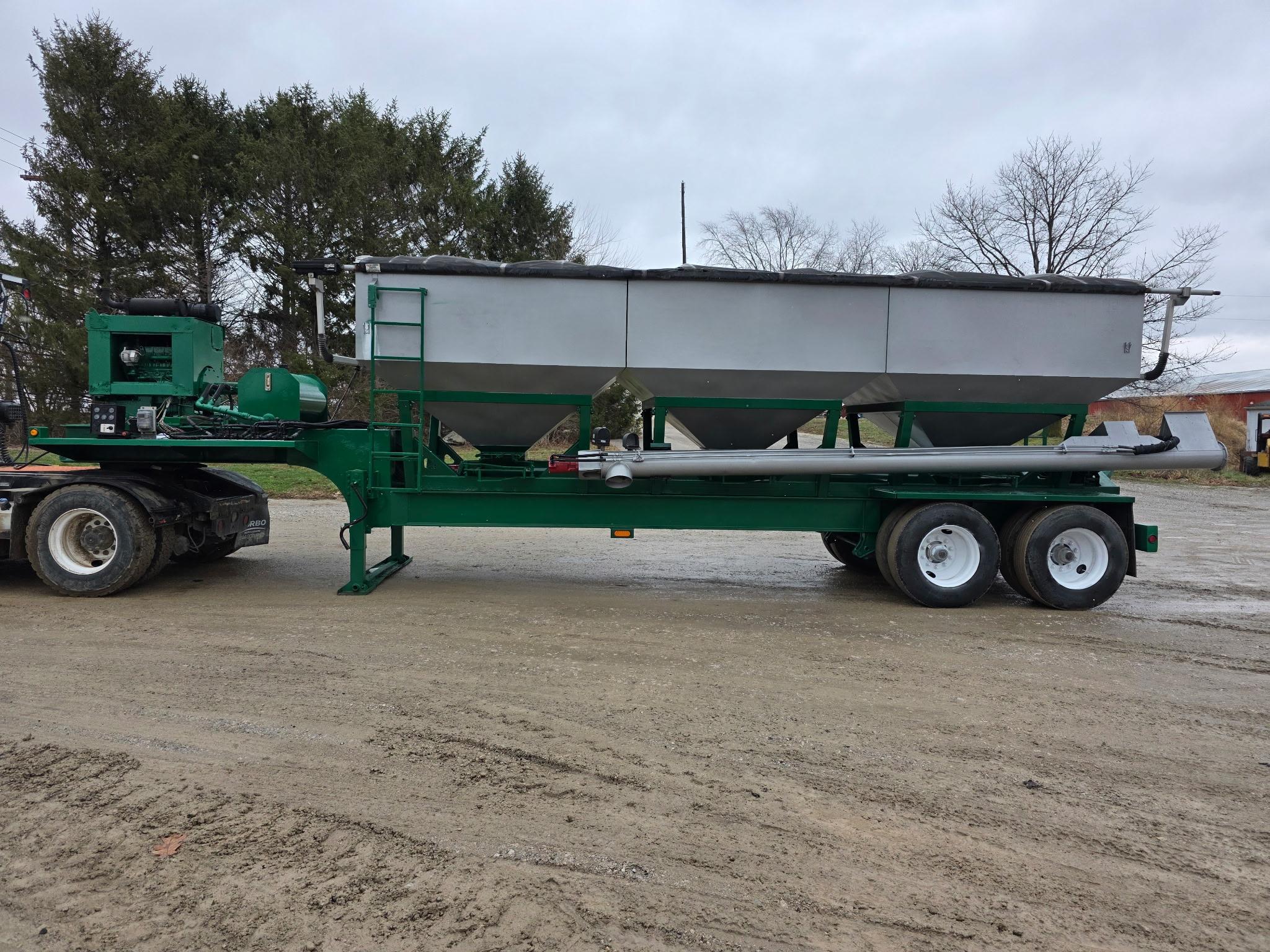 2010 Doyle 32ft Tender Trailer - Kubota Diesel - Stainless Steel Augers - Recently Refurbished
