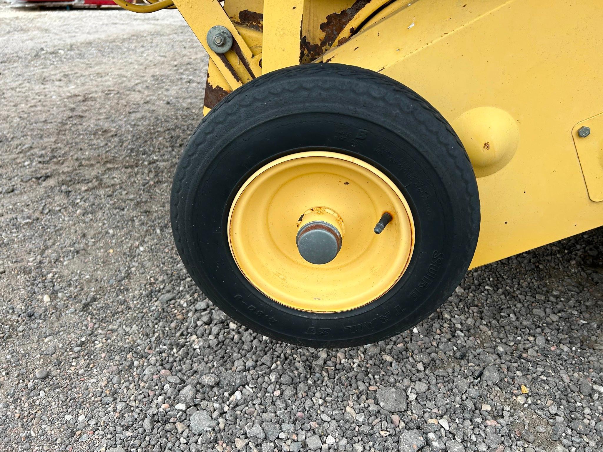 1999 New Holland 688