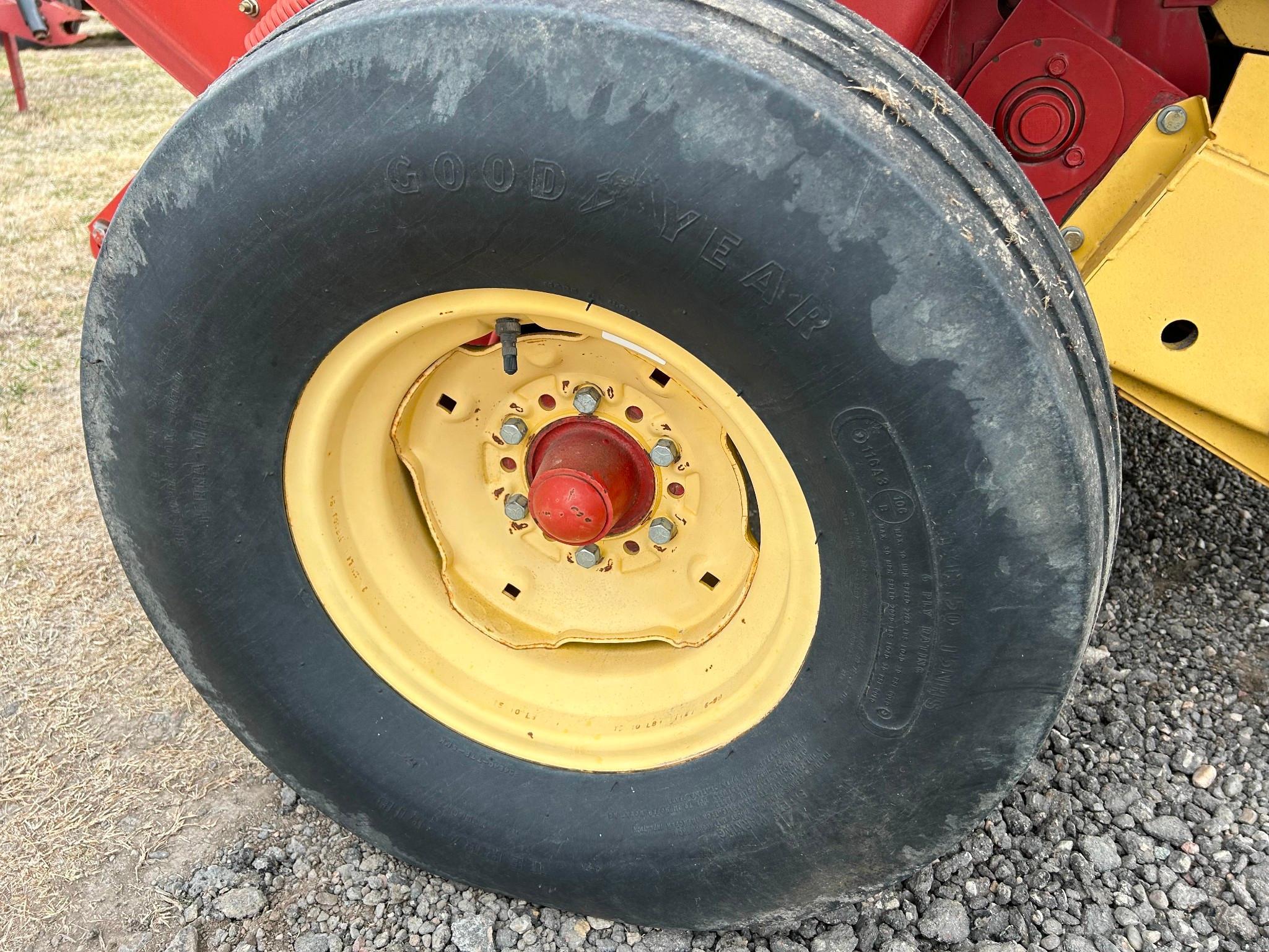 1999 New Holland 688