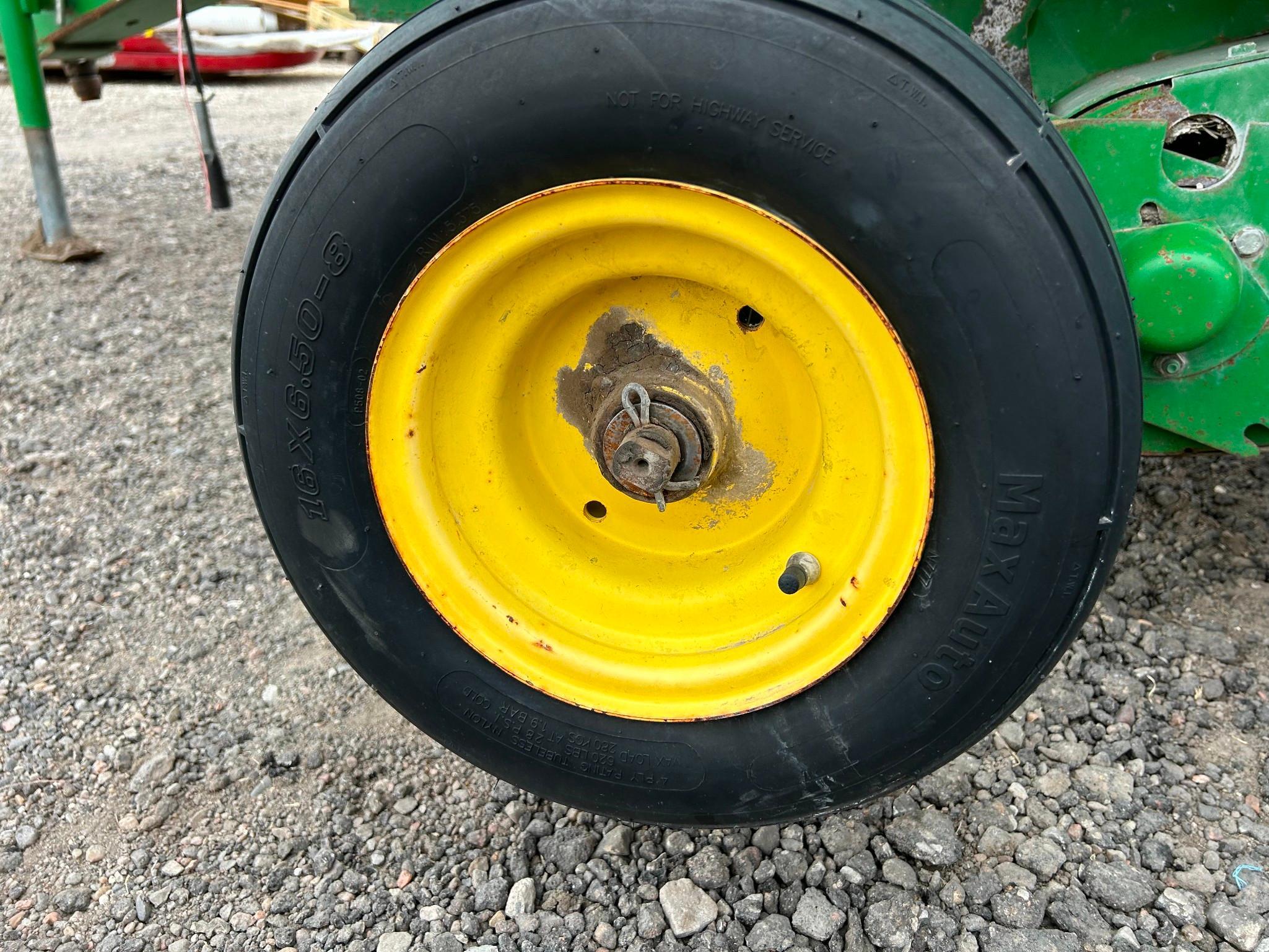 John Deere 535