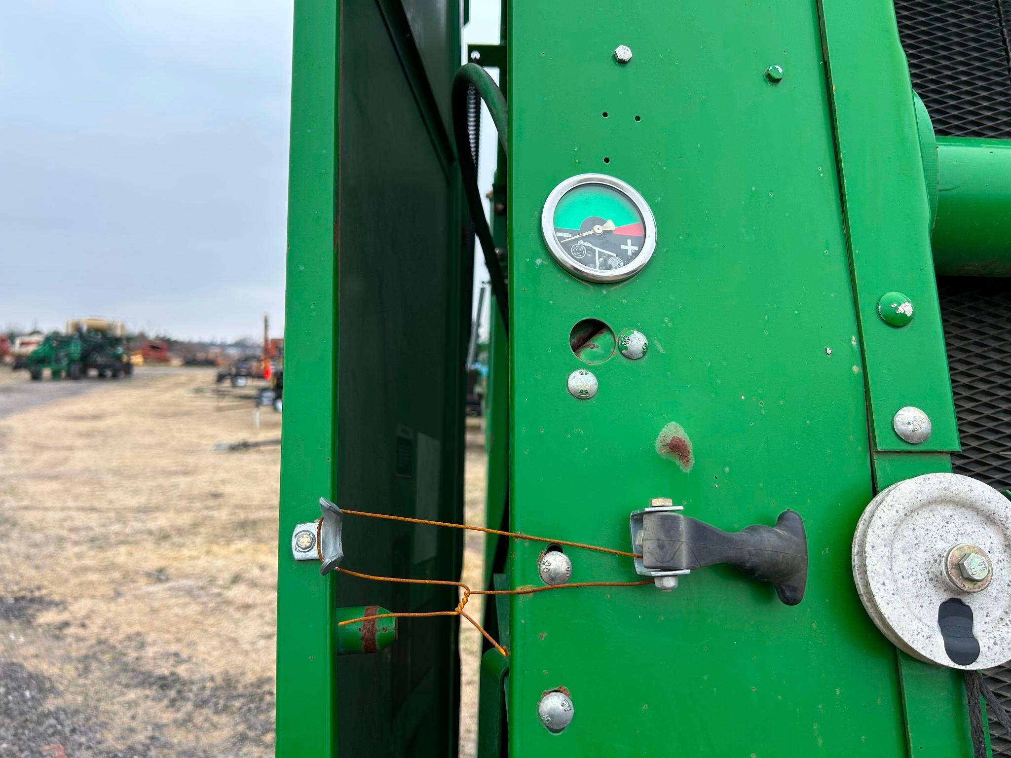 John Deere 535