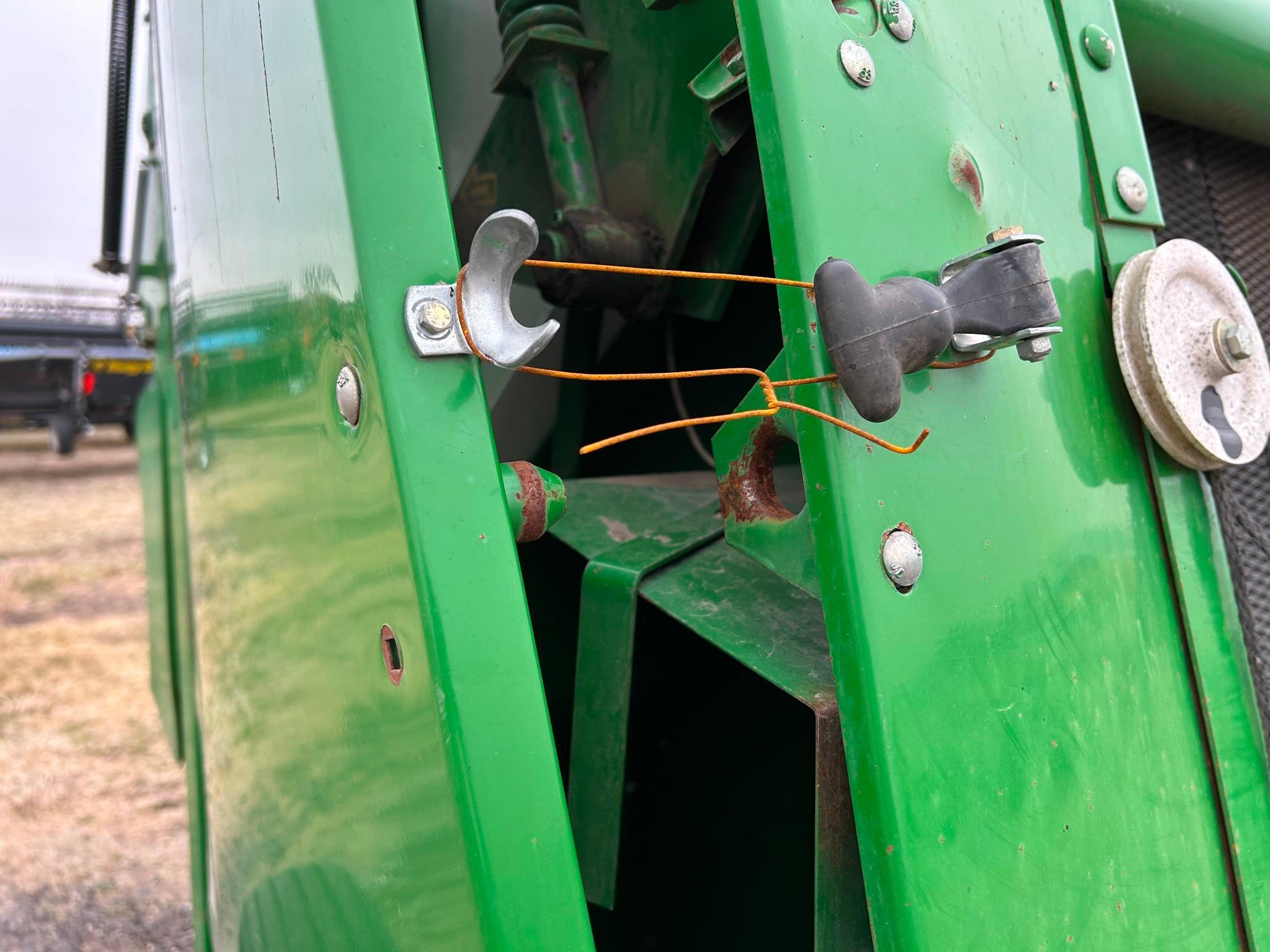 John Deere 535
