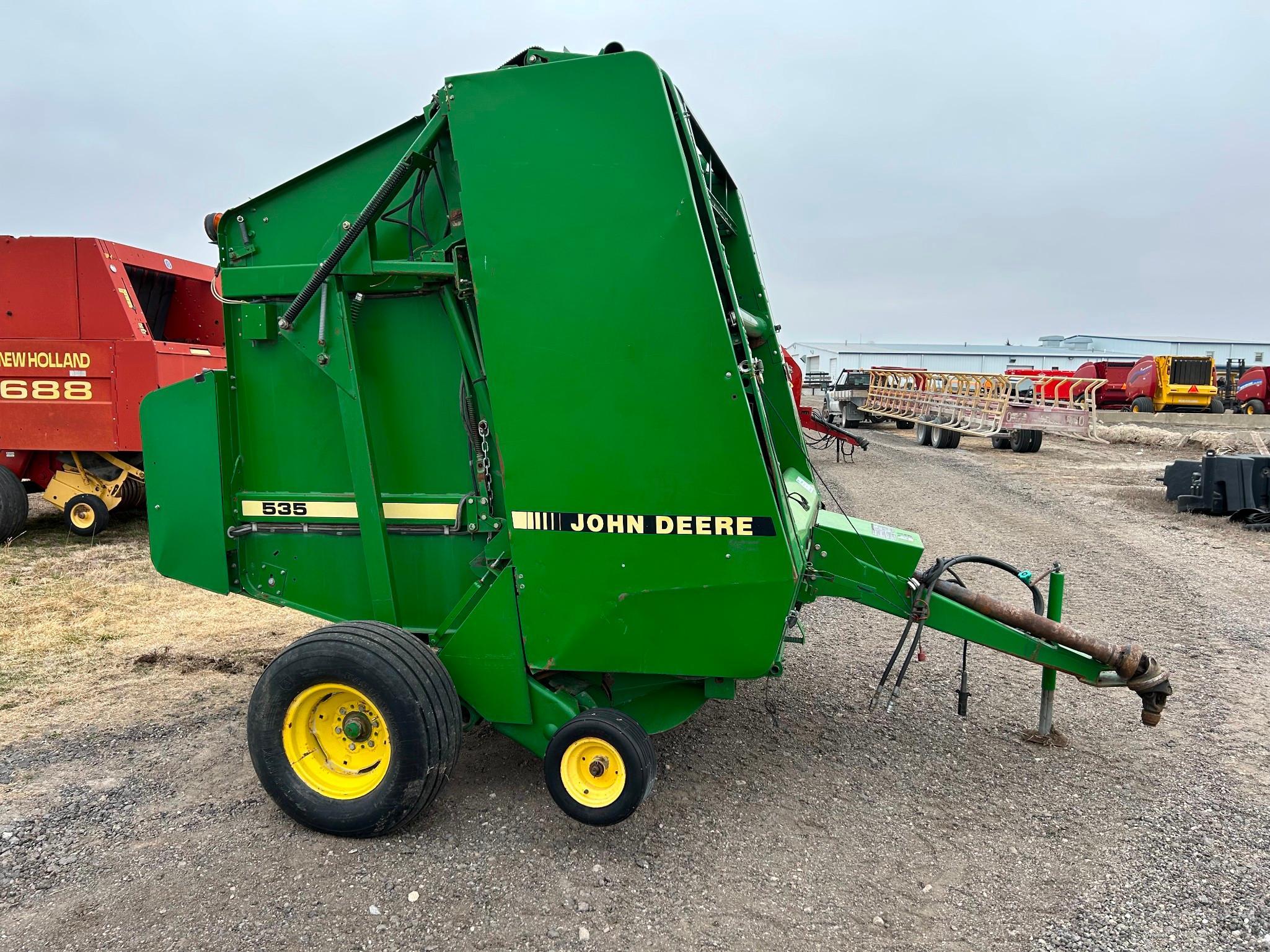 John Deere 535