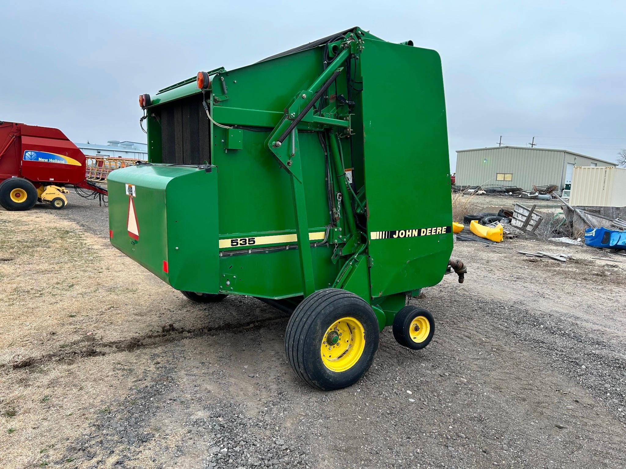 John Deere 535