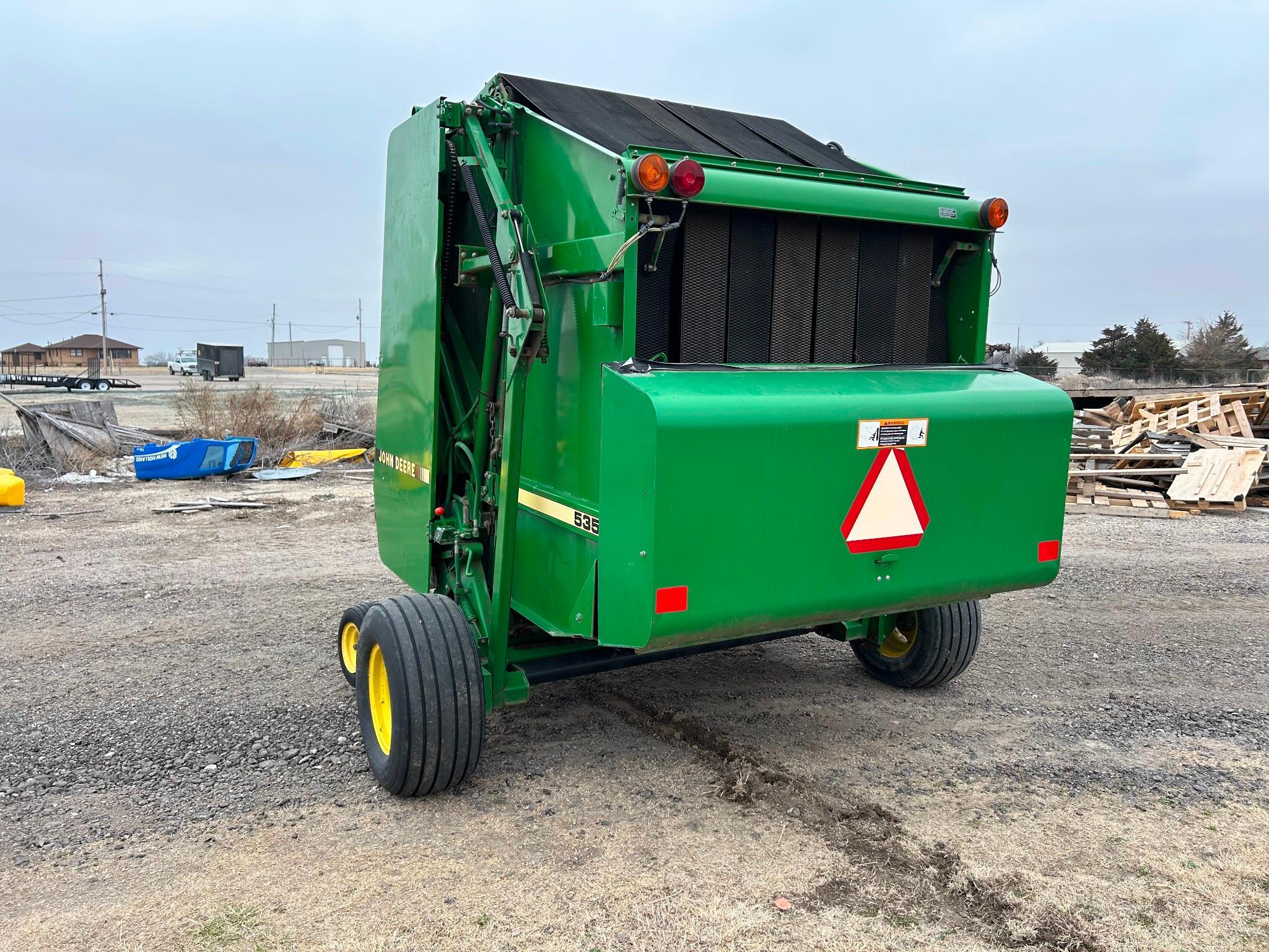 John Deere 535