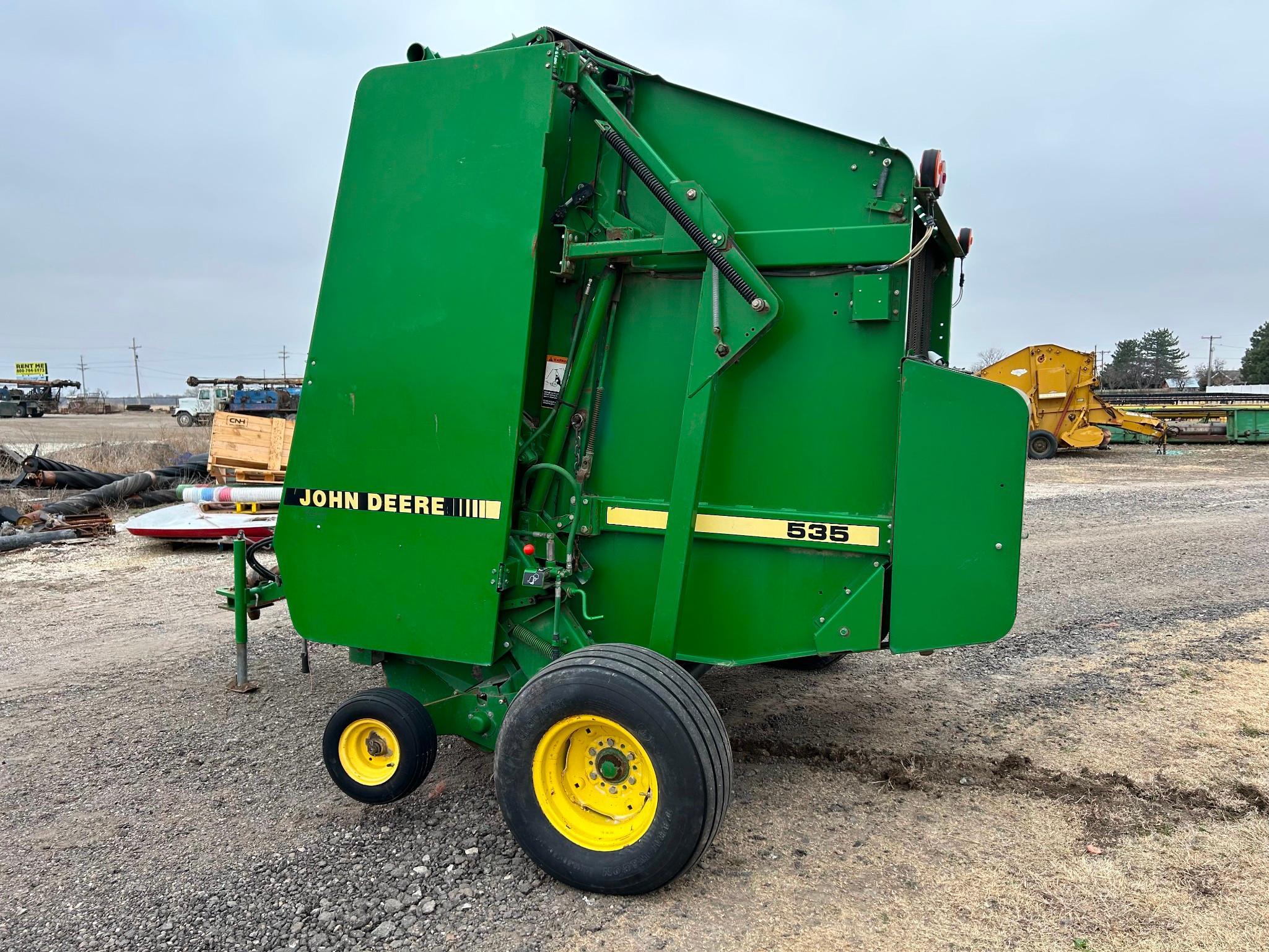 John Deere 535