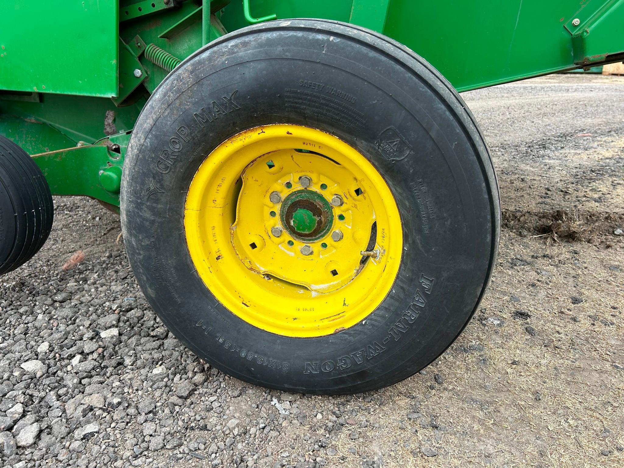 John Deere 535